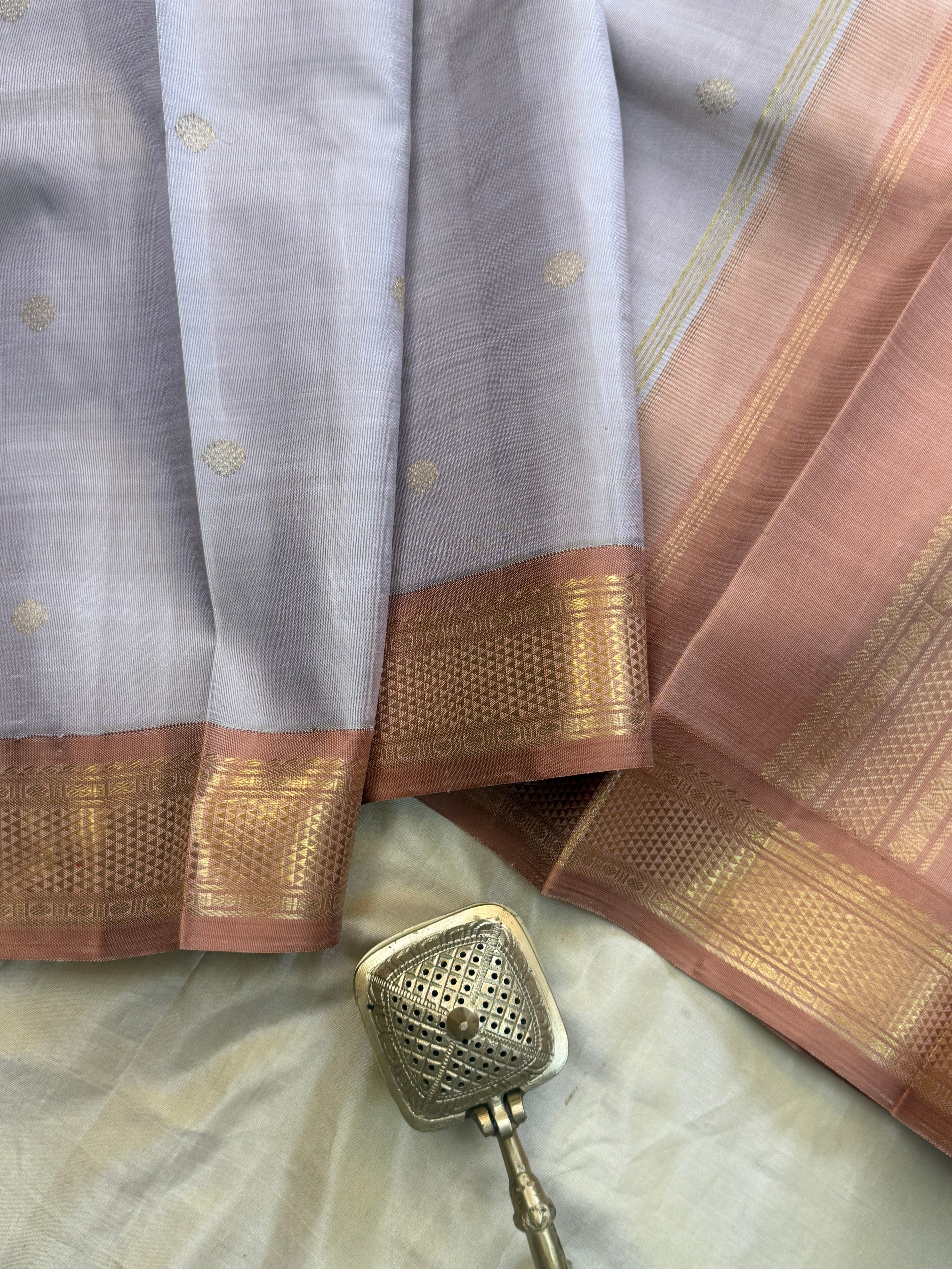 Onam collection:  beige silver kai Korvai / pure zari Kanjipuram silk