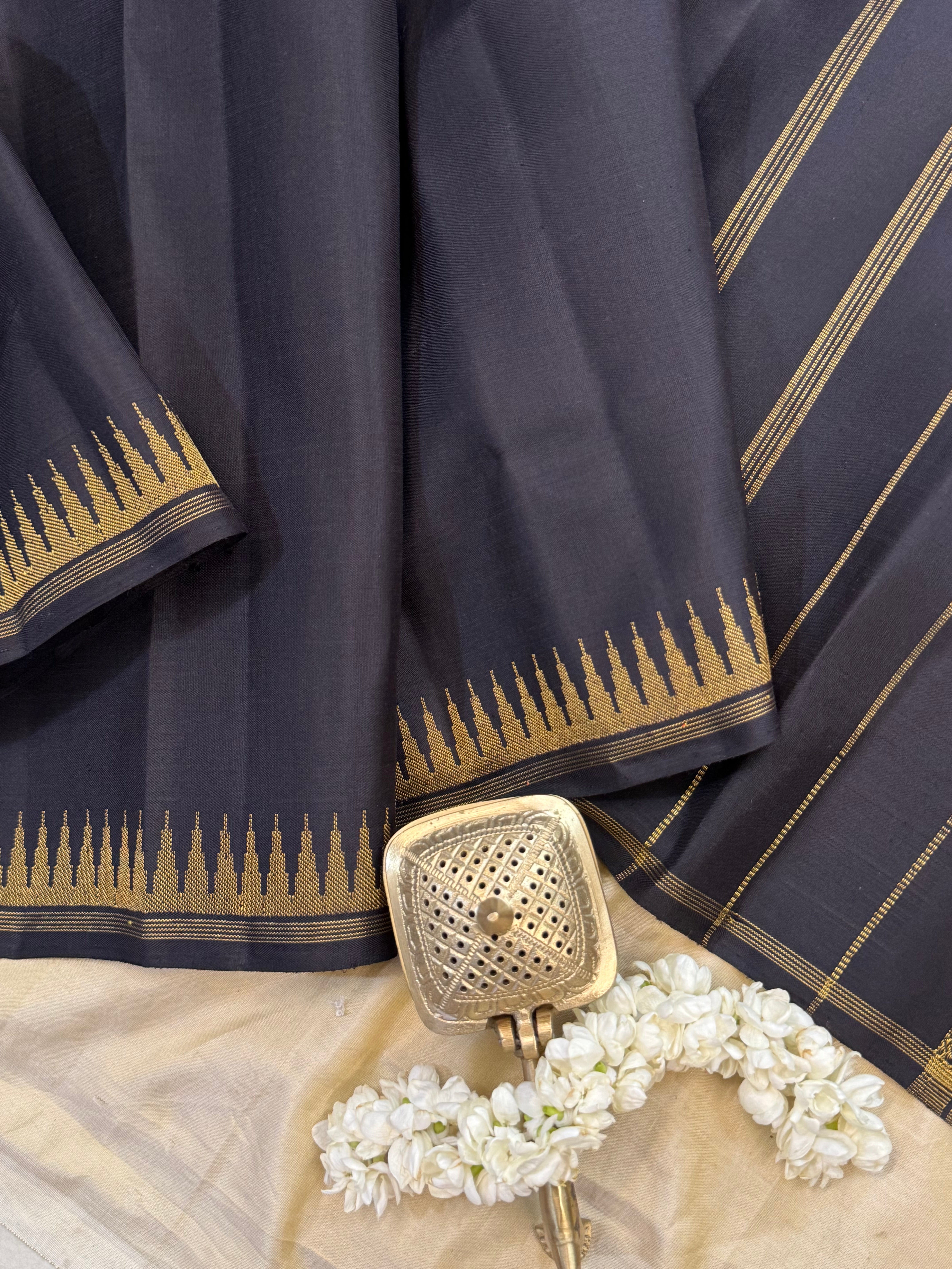 Black small temple border 8 kol/ Kanjipuram silk
