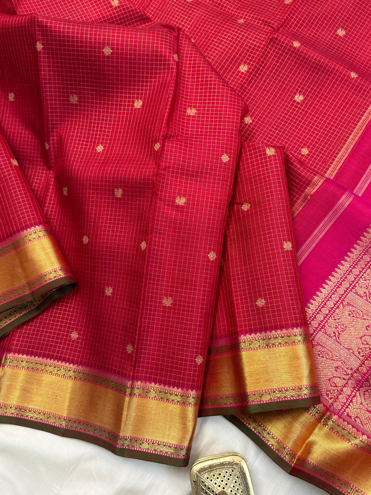 Navarathri - Day 4 Red Colour pure Zari Oosi kattam and butta/ Kanjipuram silk sree Clsa67