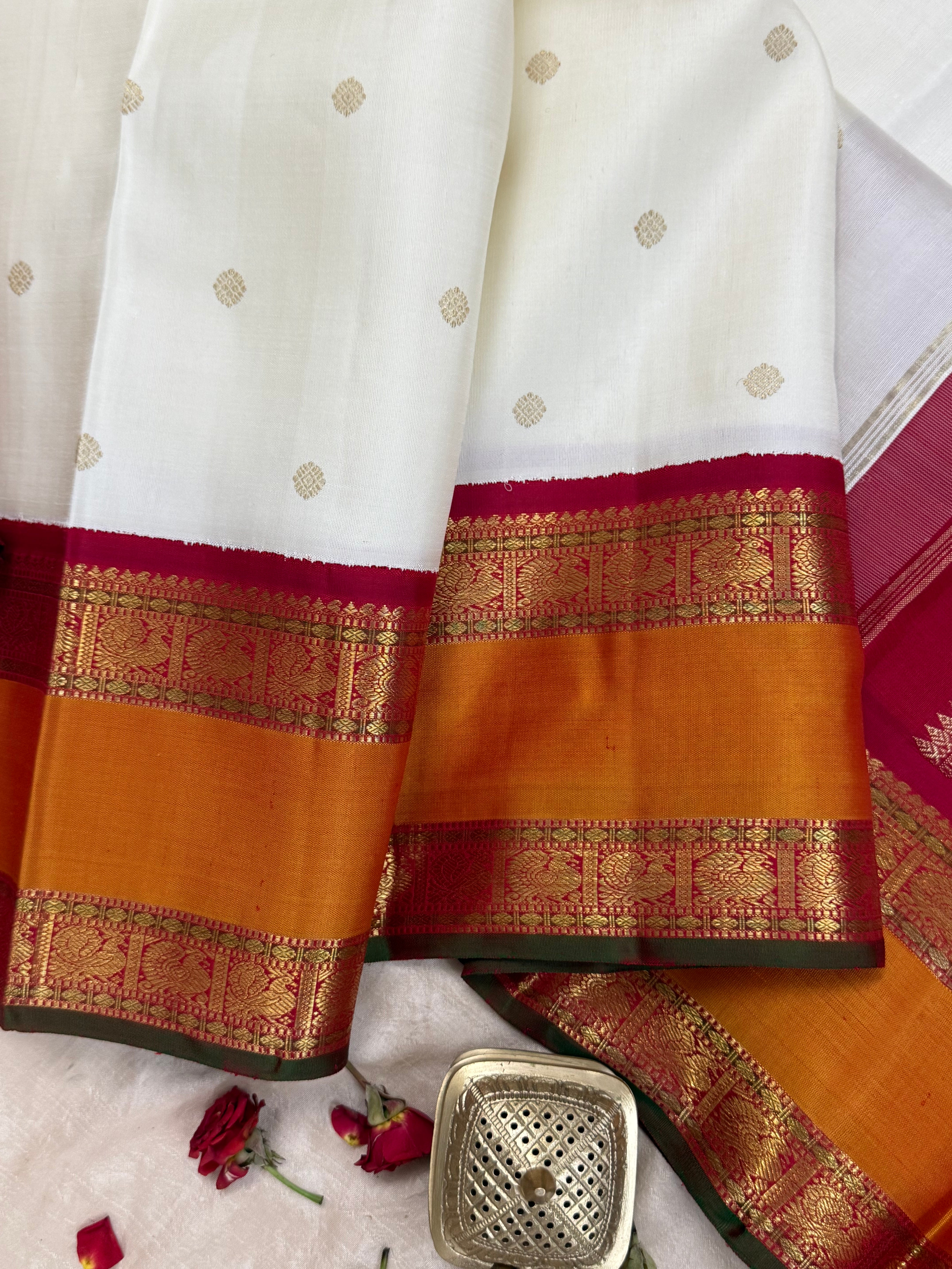 Offwhite and araku rettapet border kai korvai/ Kanjipuram silk