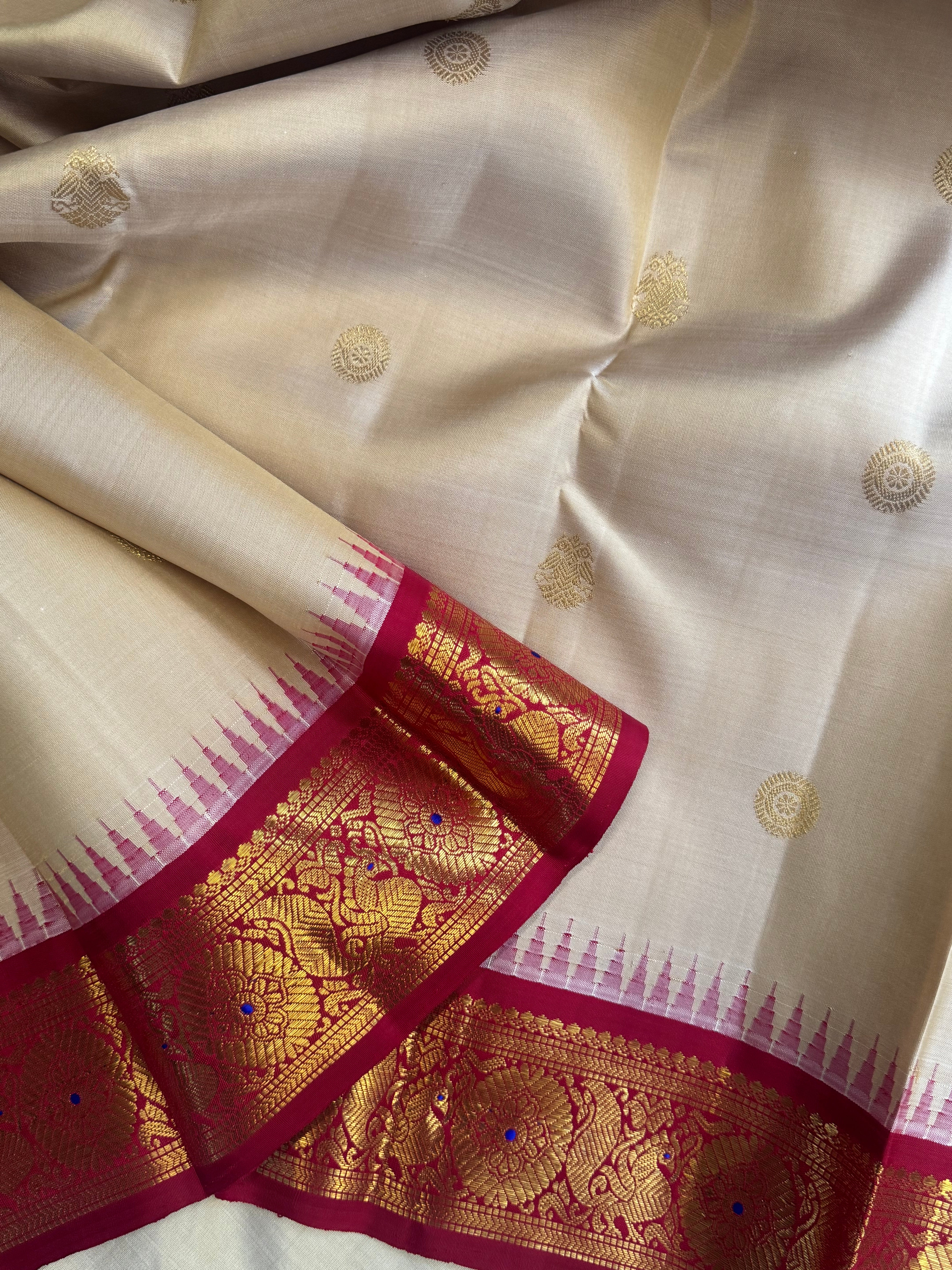 Tussar color (offwhite) and reddish pink kai korvai / Kanjipuram Silk