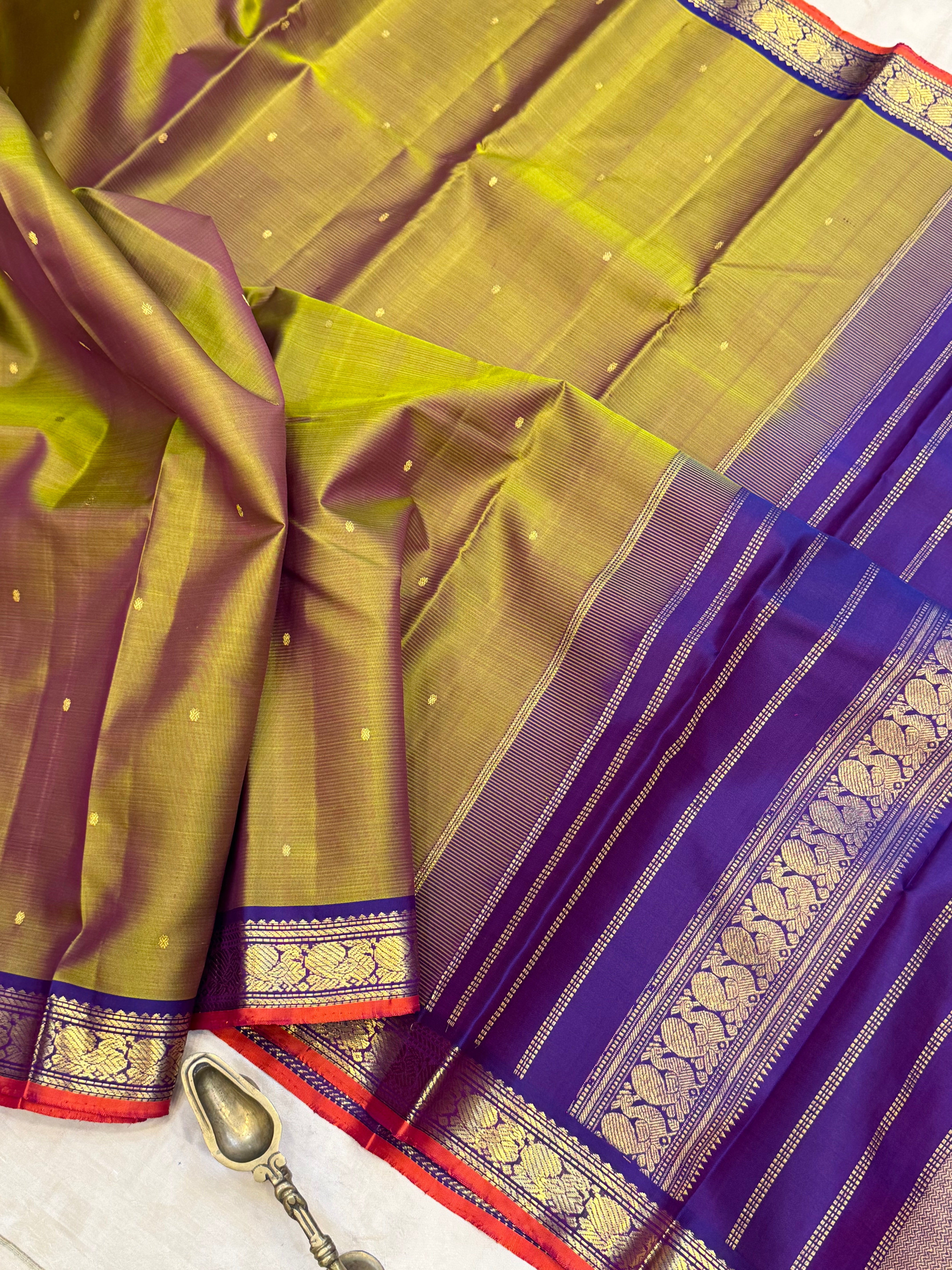 Manthulir annam pet / Aarani silk