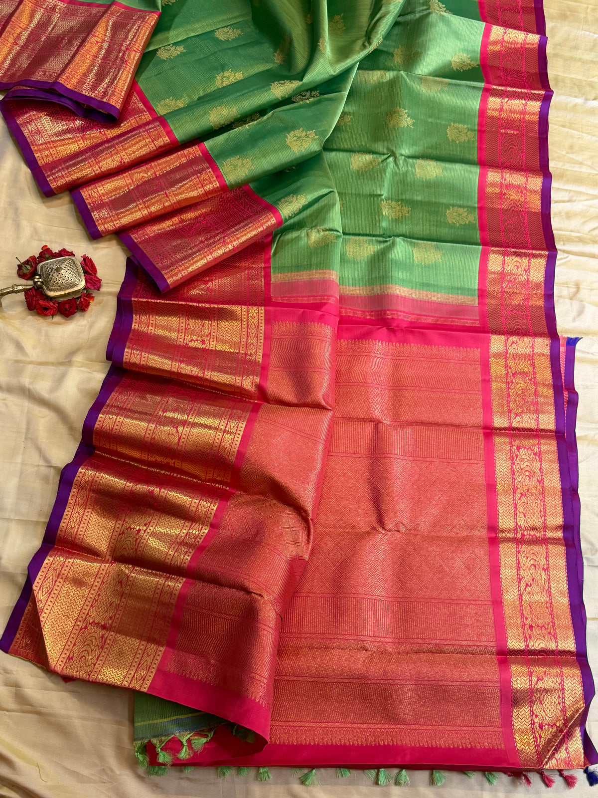 Elakai green Korvai   Vairaoosi / pure Zari Kanjipuram silk
