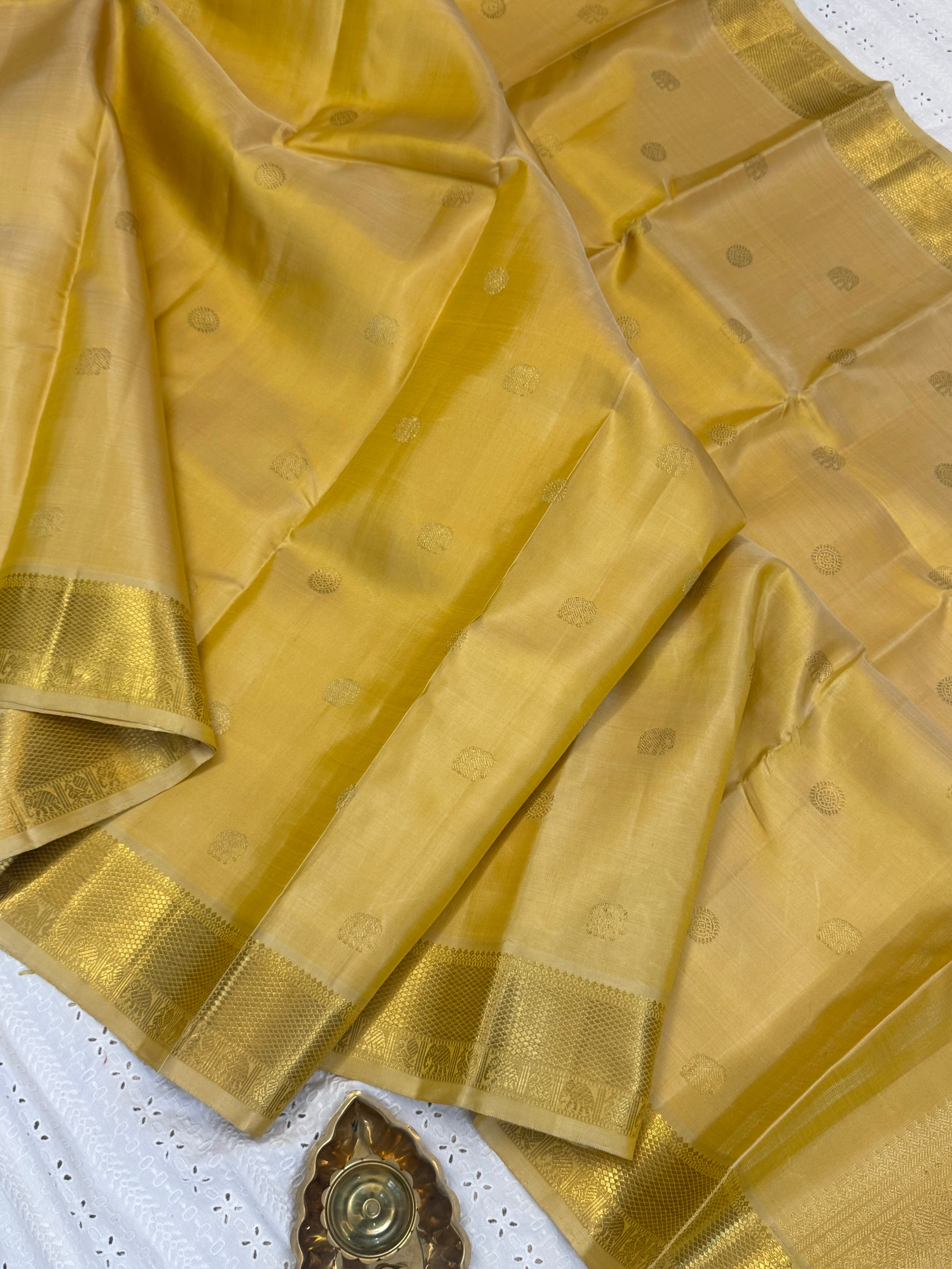 Golden yellow elephant and chakram Butta body / kanjipuram silk saree CLSA1276