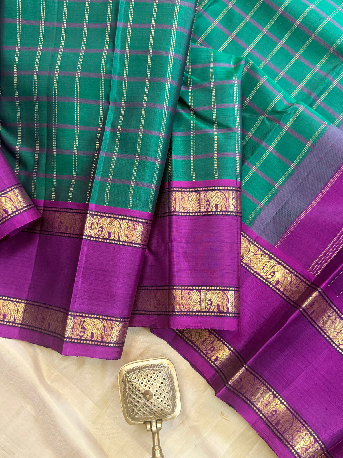 Colours of Navarathri bottle green Kattam Butta  / pure Kanjipuram silk