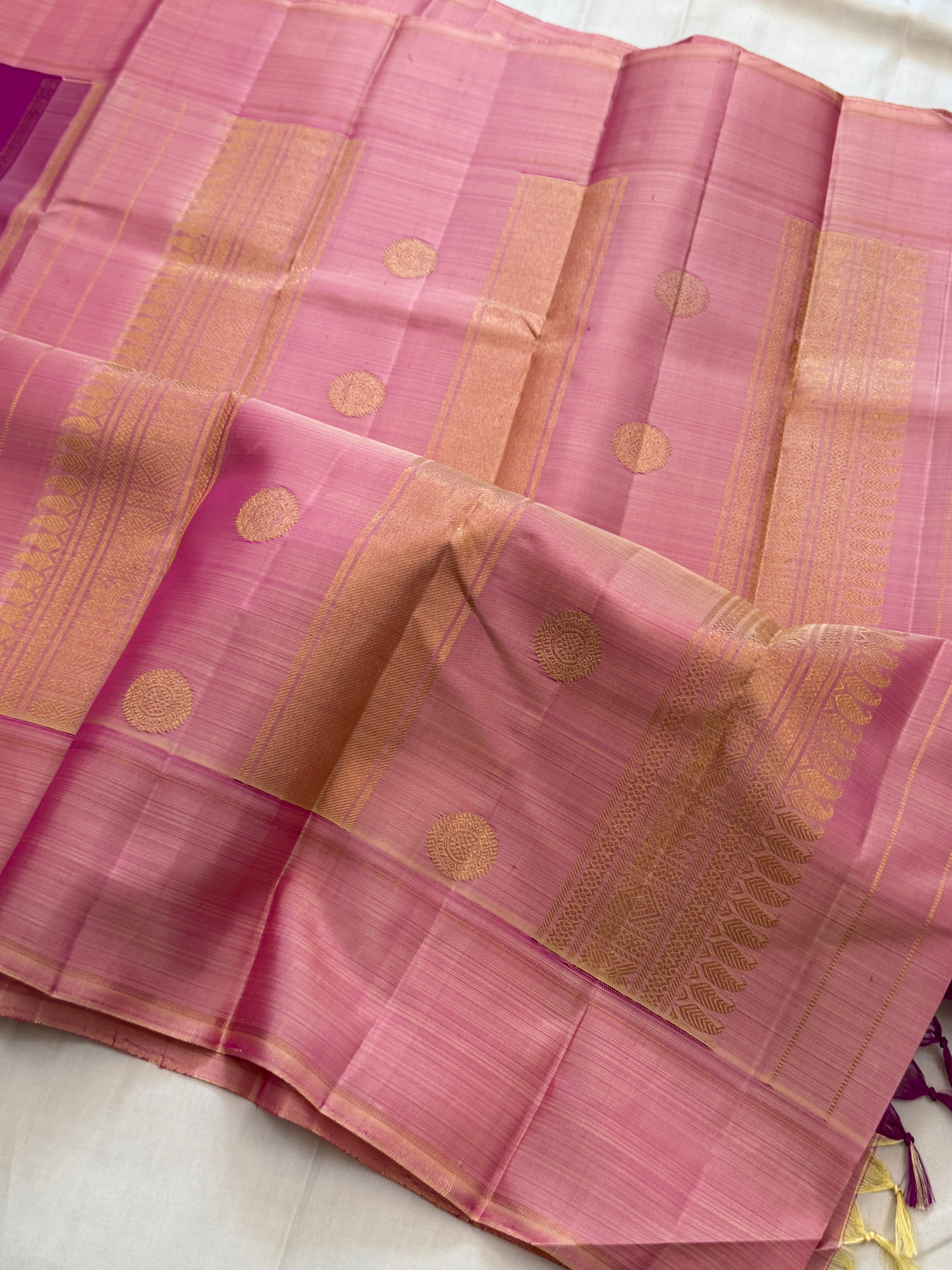 Magenta pink yazhli Butta body with Retta pay border/ Kanjipuram silk CLSA11224