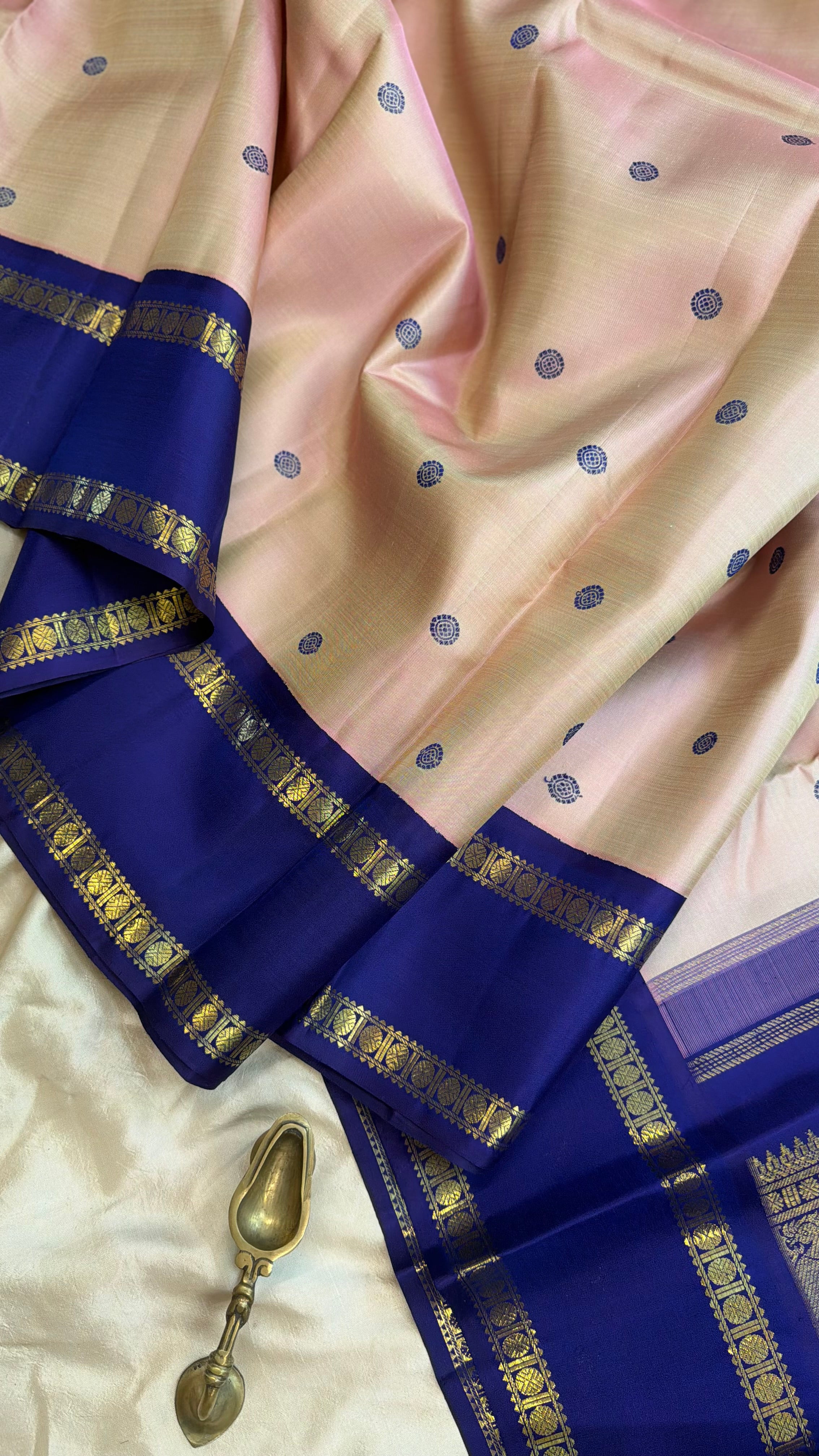 Double tone Korvai Kanjipuram silk