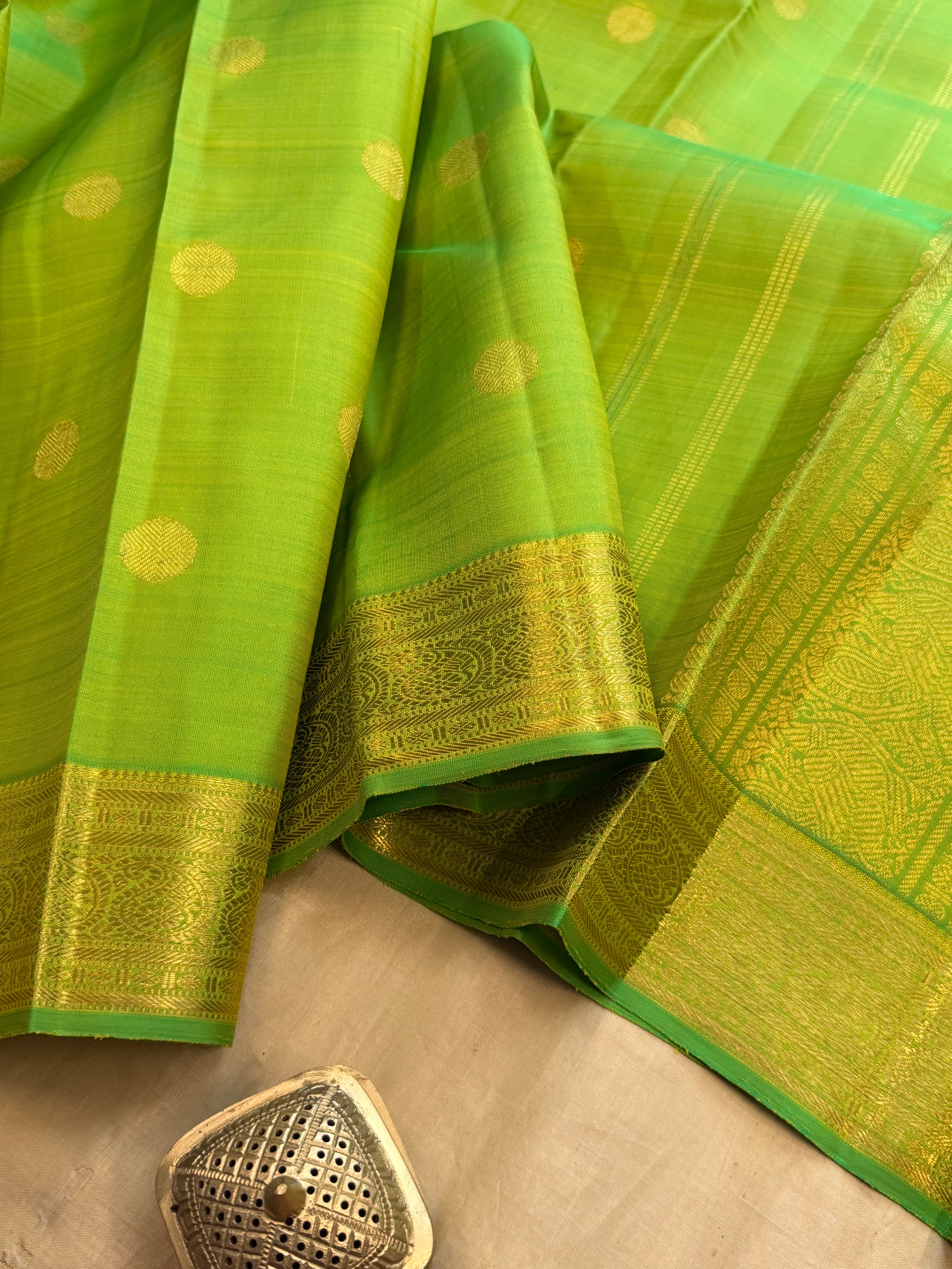 Moha : Lemon green adai pet pure Zari Kanjipuram silk