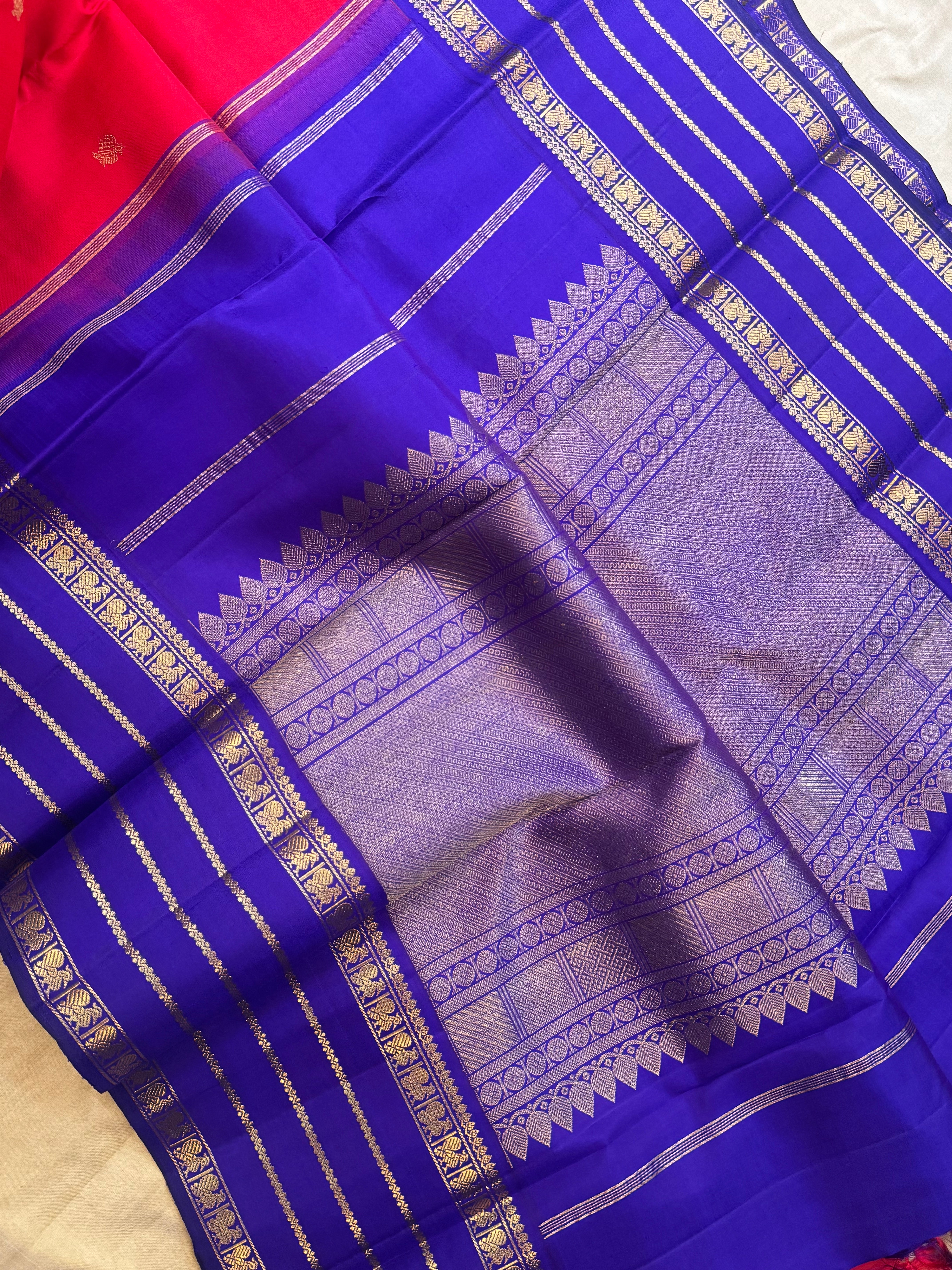AALAYAM :  Red varisapet korvai  kanjipuram silk