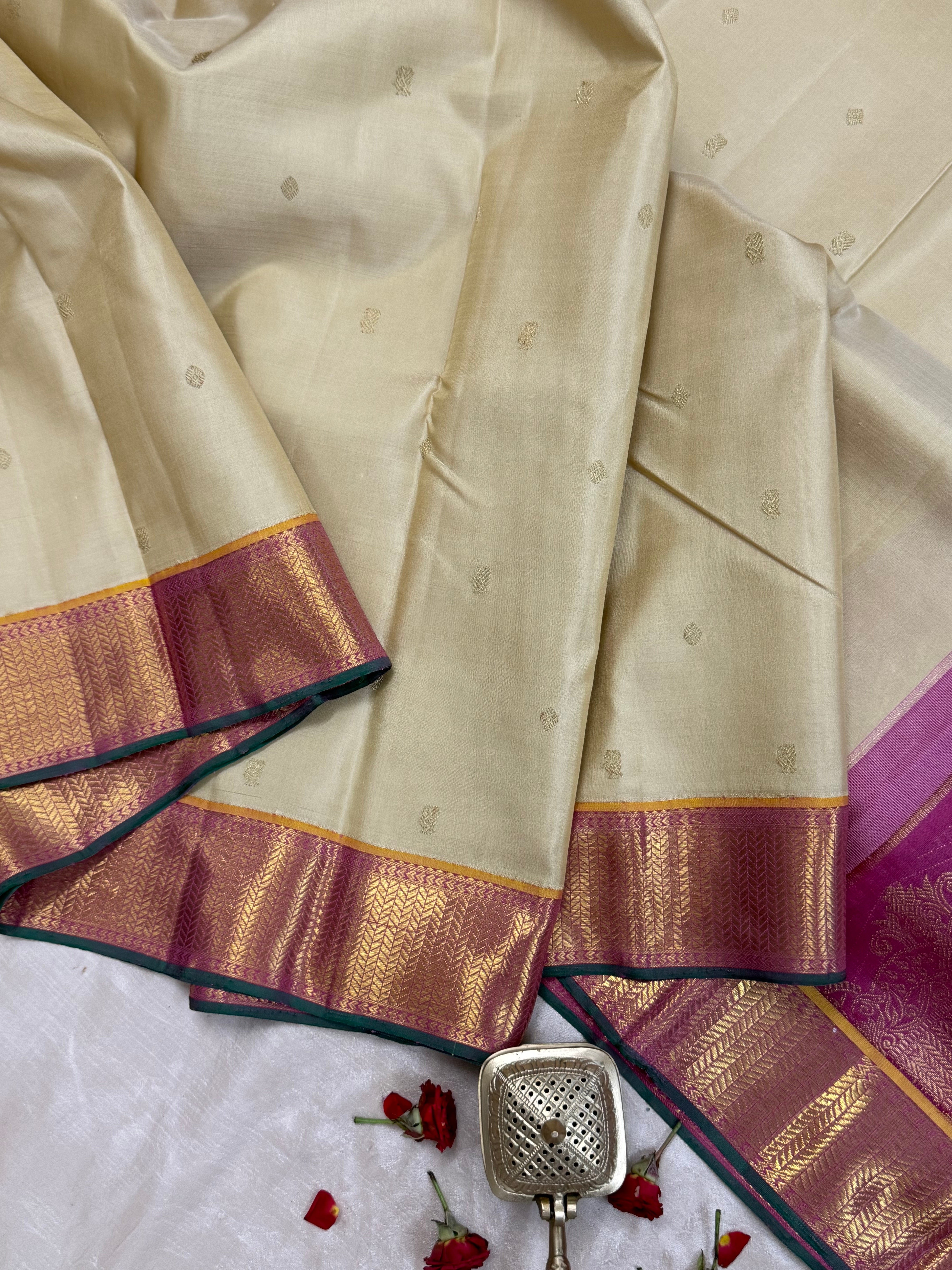 Cremish and pink kai korvai unique pallu/ Kanjipuram silk