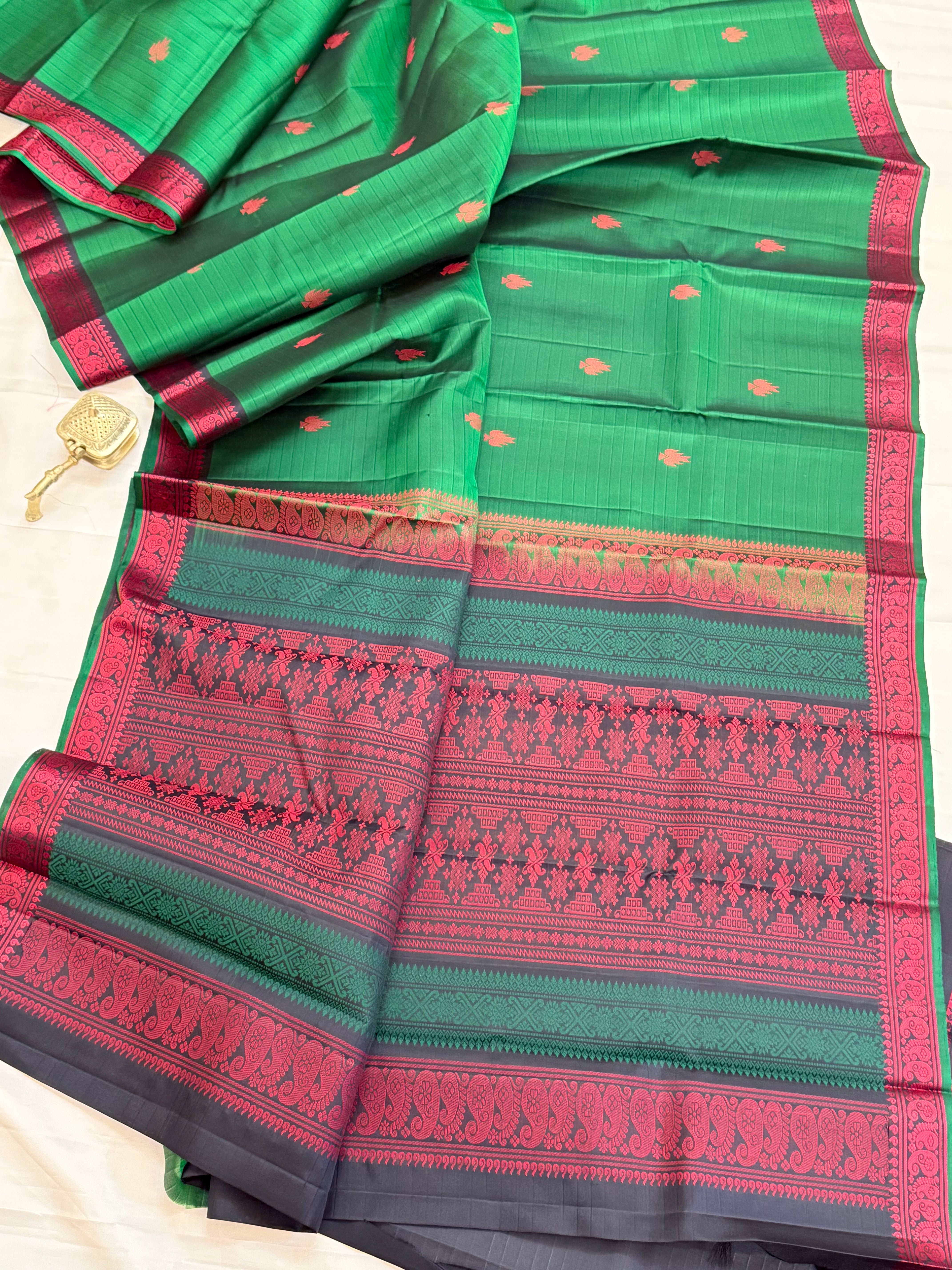 Green annam pet / Varnangal thread work  CLSA 11281