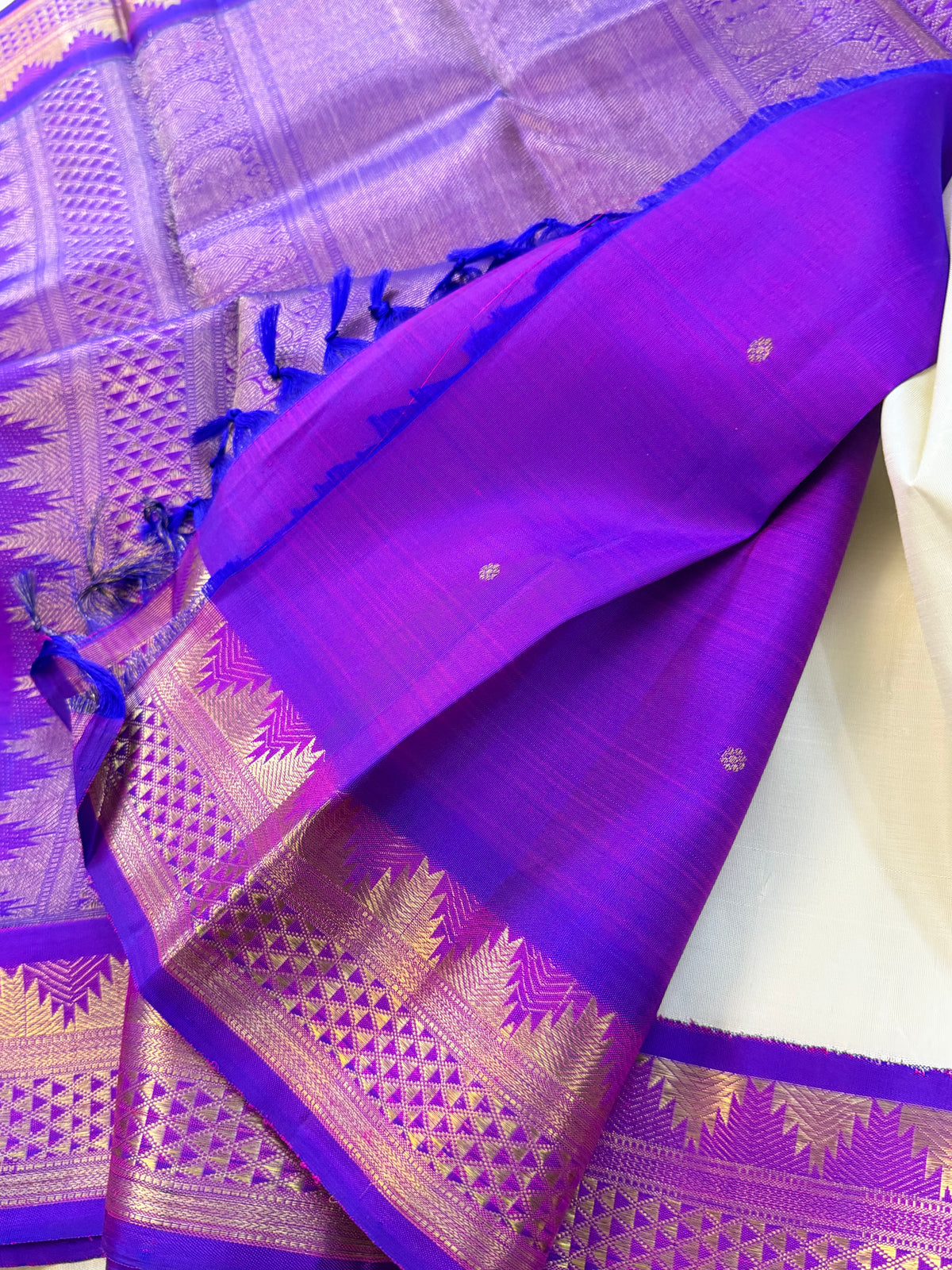 Off white Kai Korvai / pure Kanjipuram silk