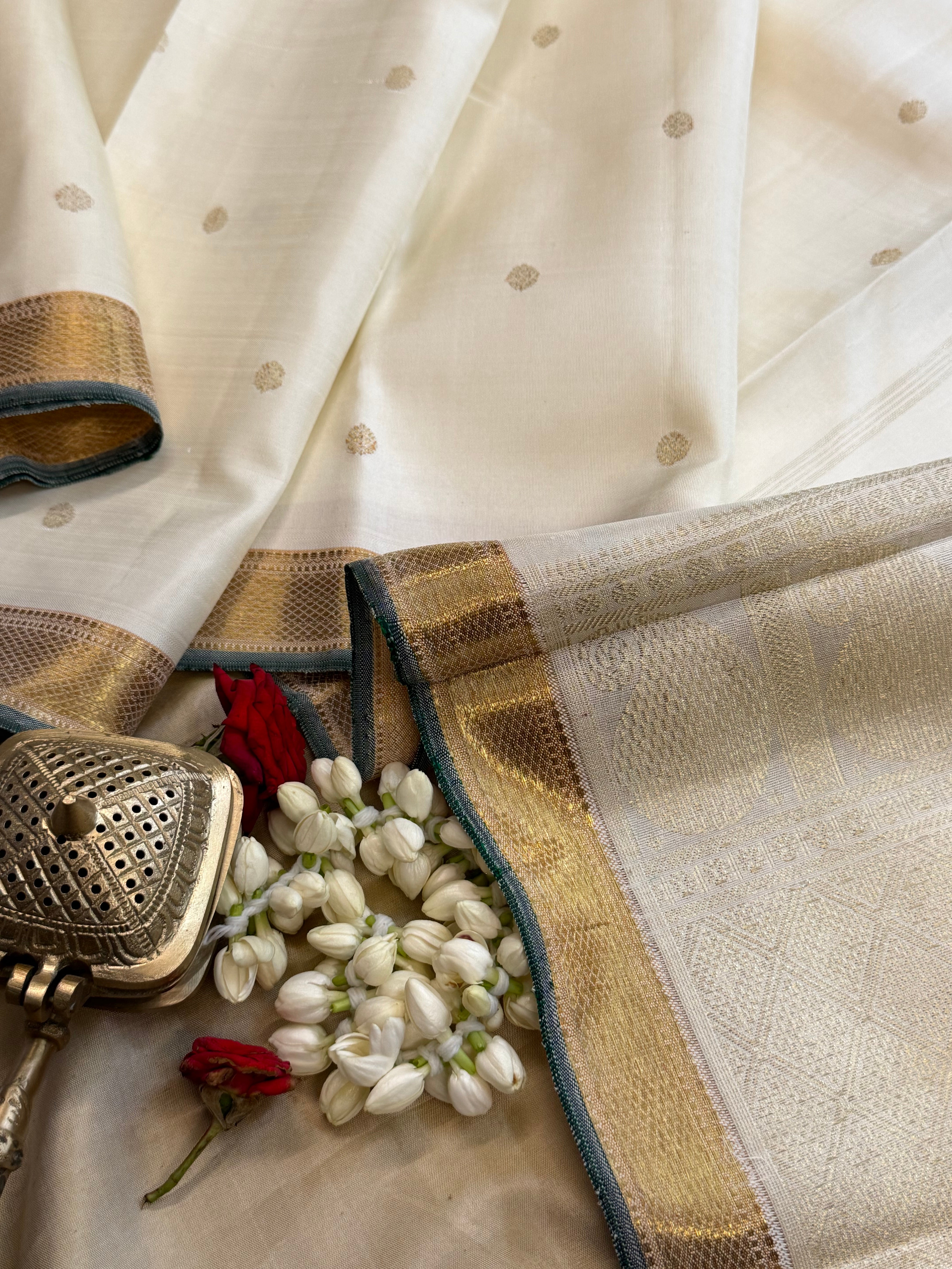 Onam Edit - Offwhite small border araimadam border / Kanjipuram silk CLSA3536