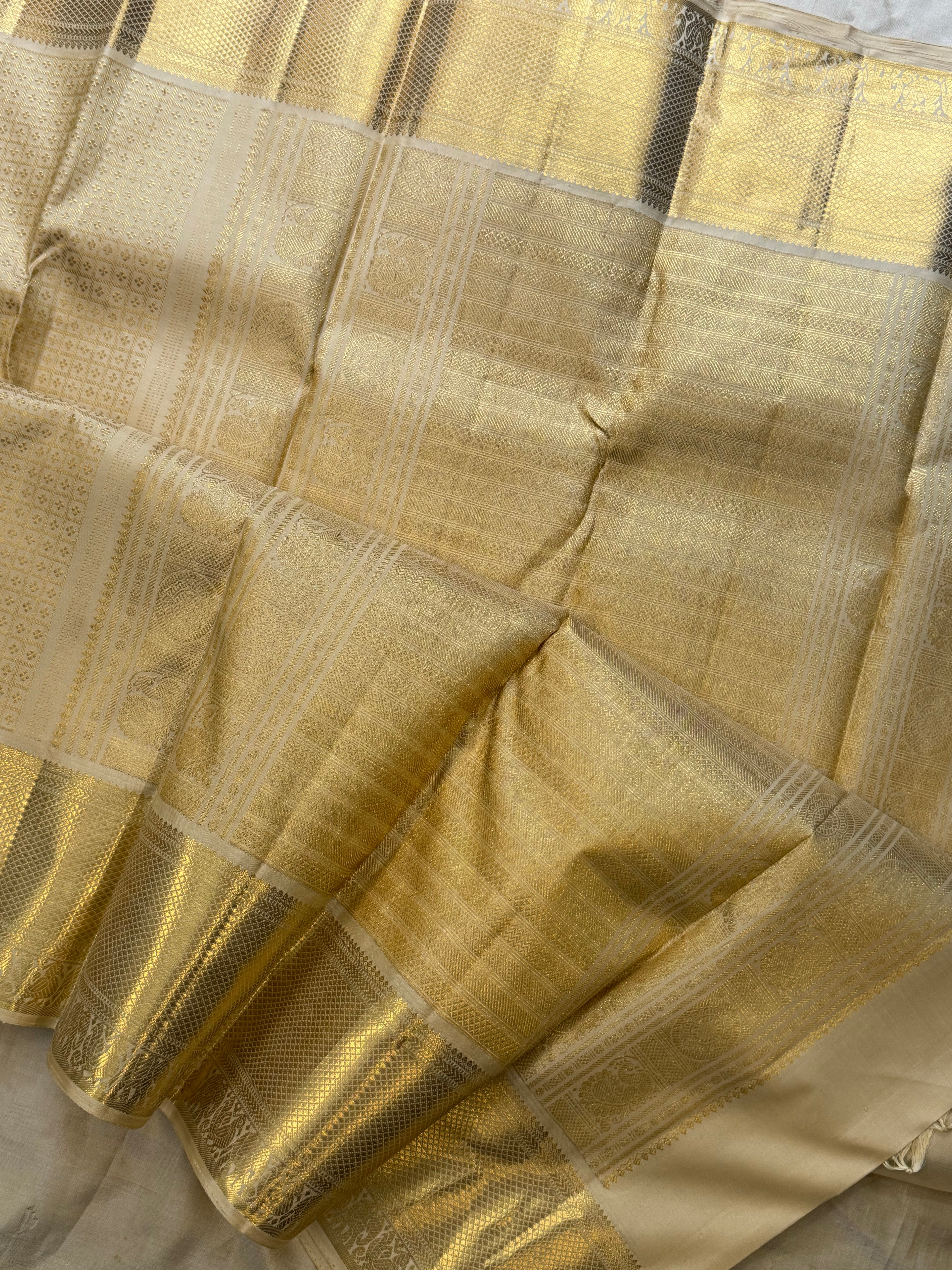 Tussar (Golden) lakshambutta / Arani silk CL10113
