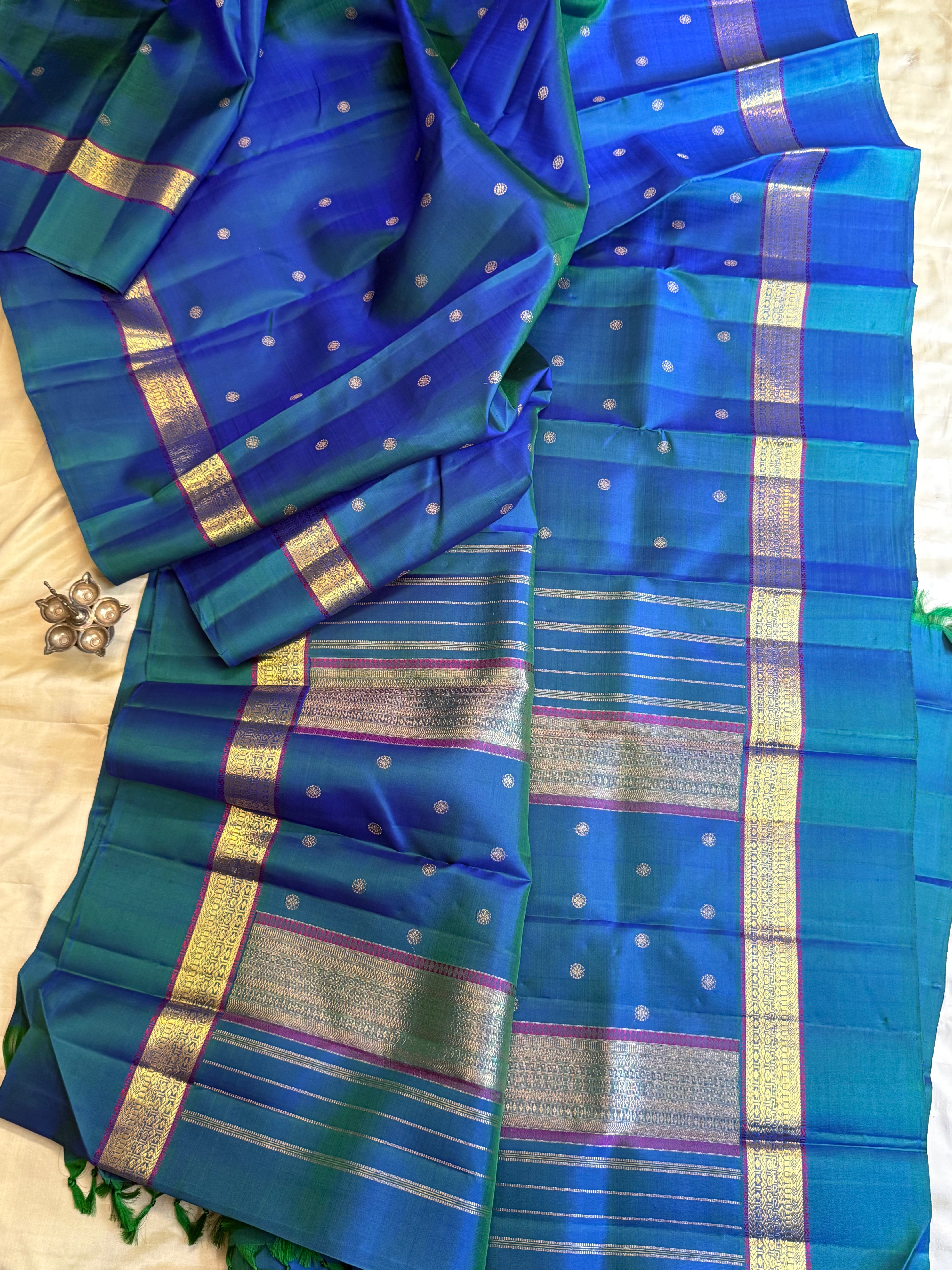 Mayilkazhuthu kaal erangina border / Kanjipuram silk