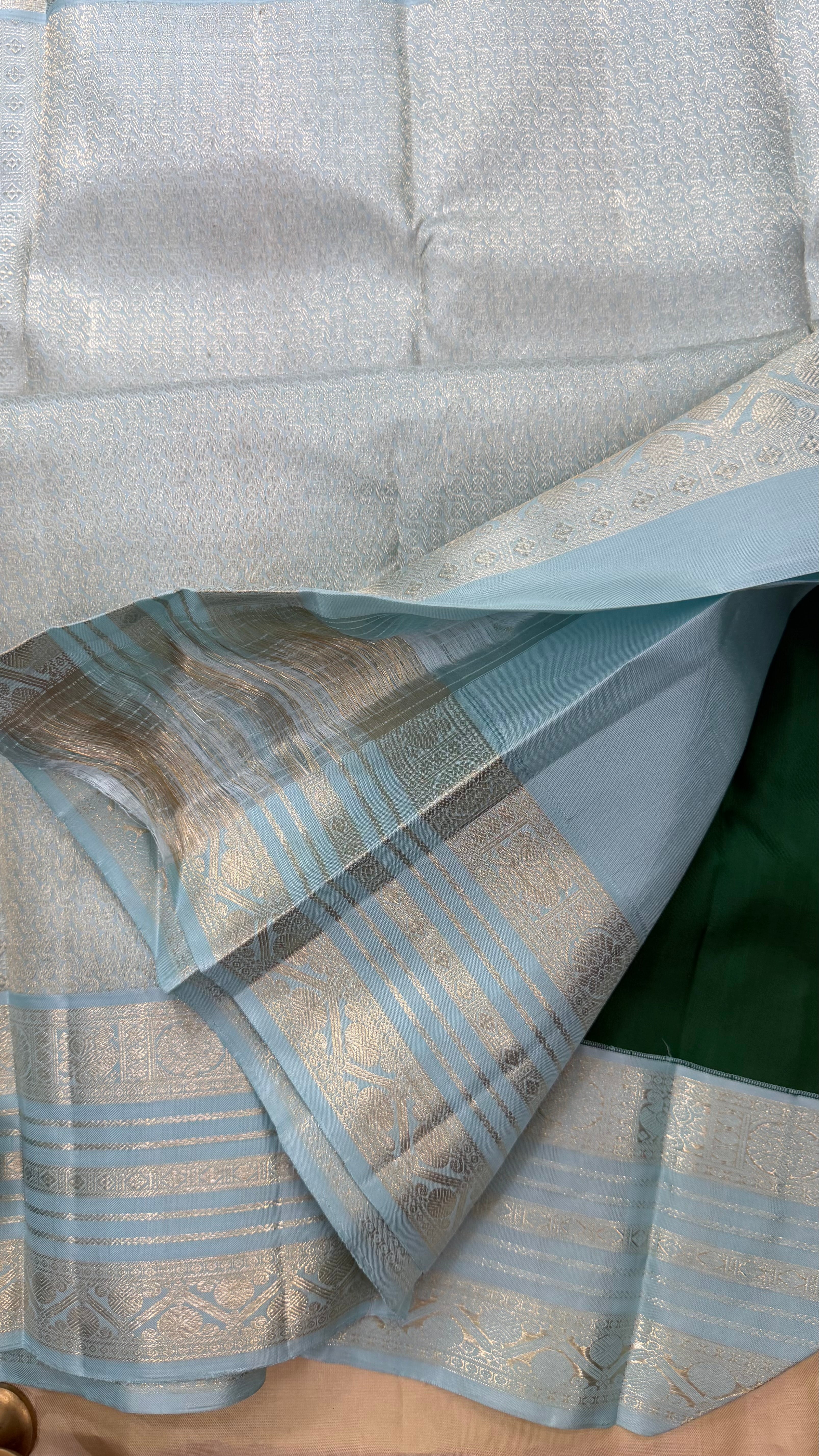 Amoha : Green with turquoise blue Korvai   Kanjipuram silk 9091CL