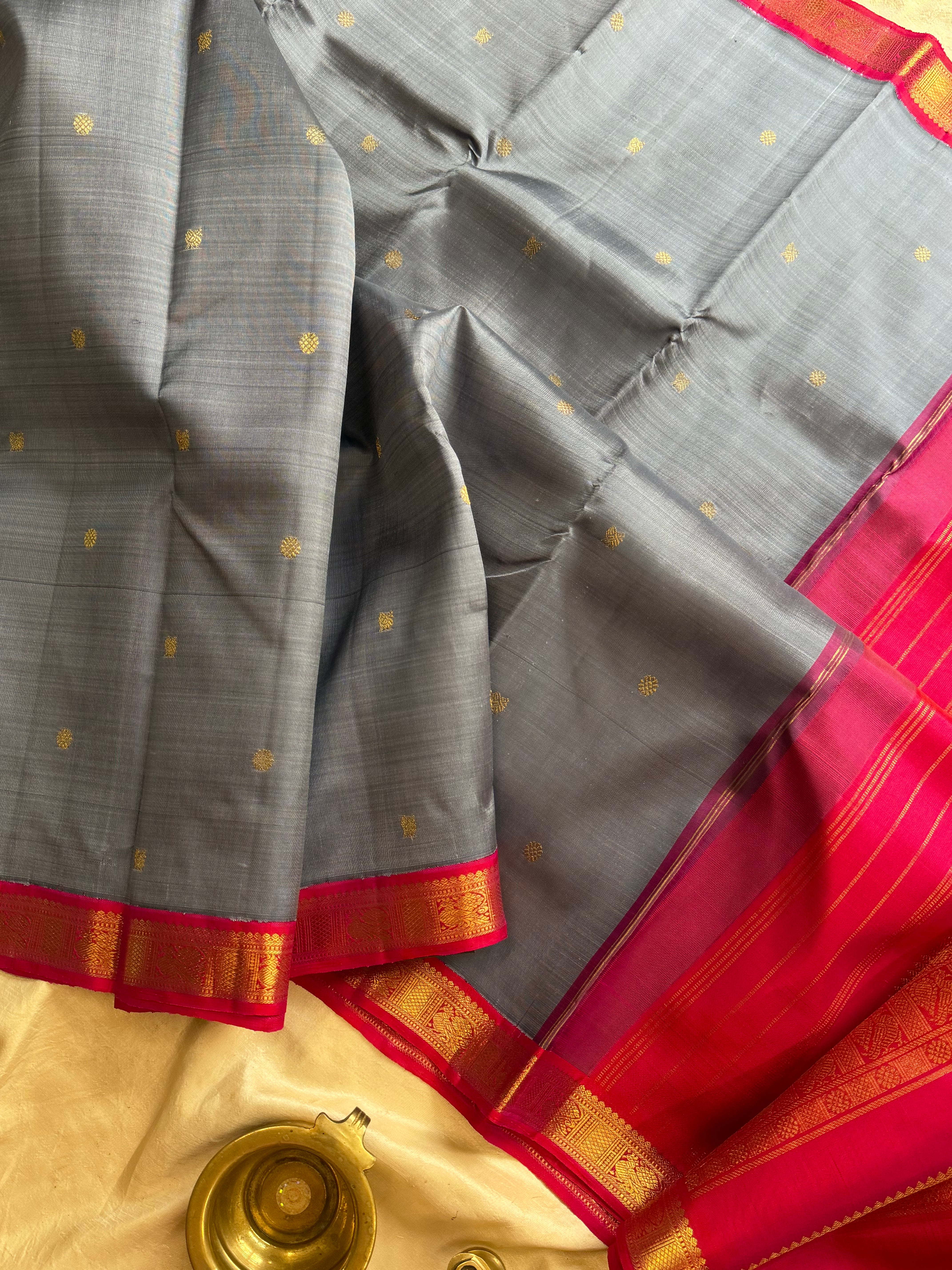Grey Kai Korvai small border  Kanjipuram silk