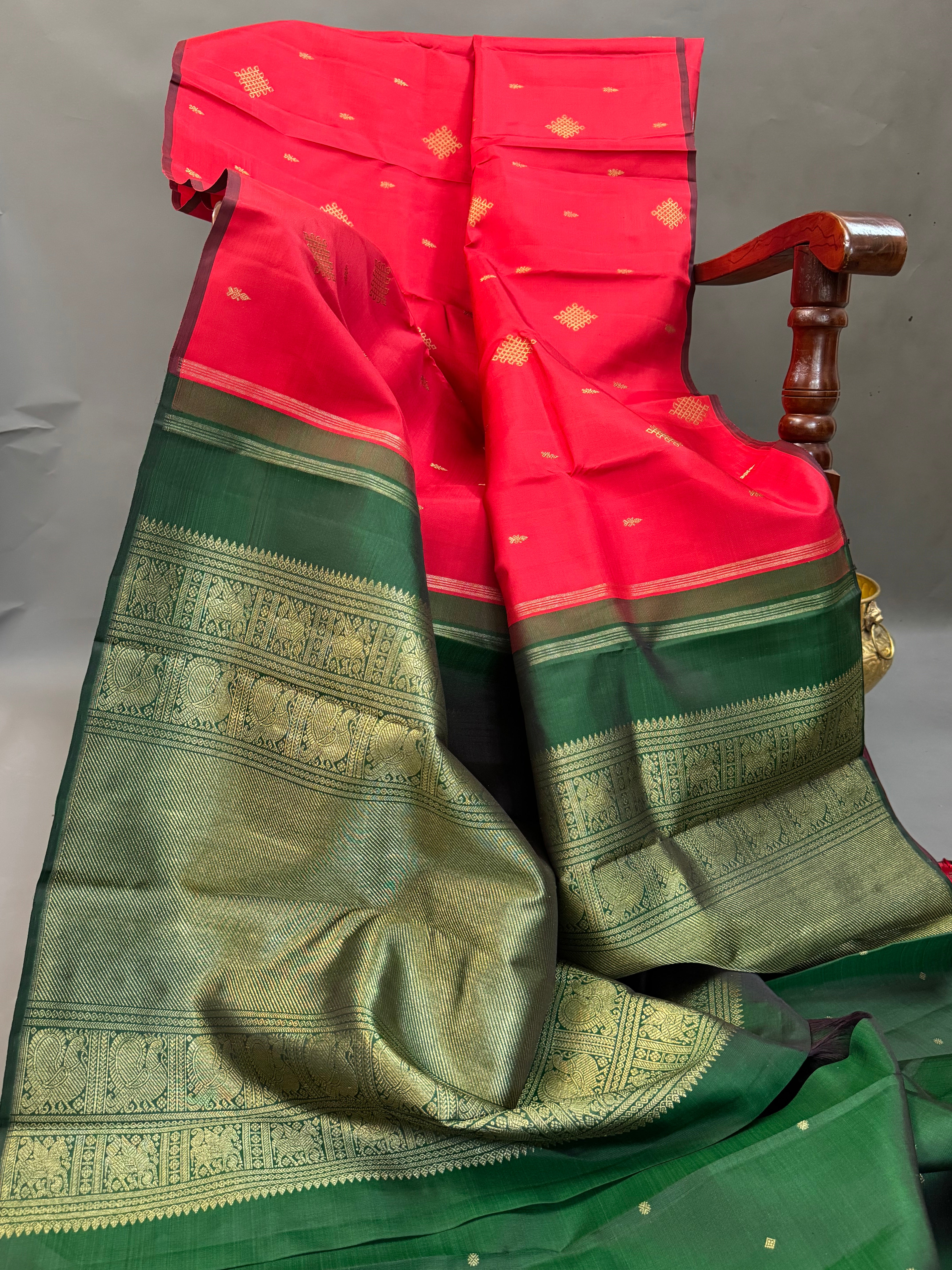 Red Kolam Butta borderless pure kanjipuram silk saree