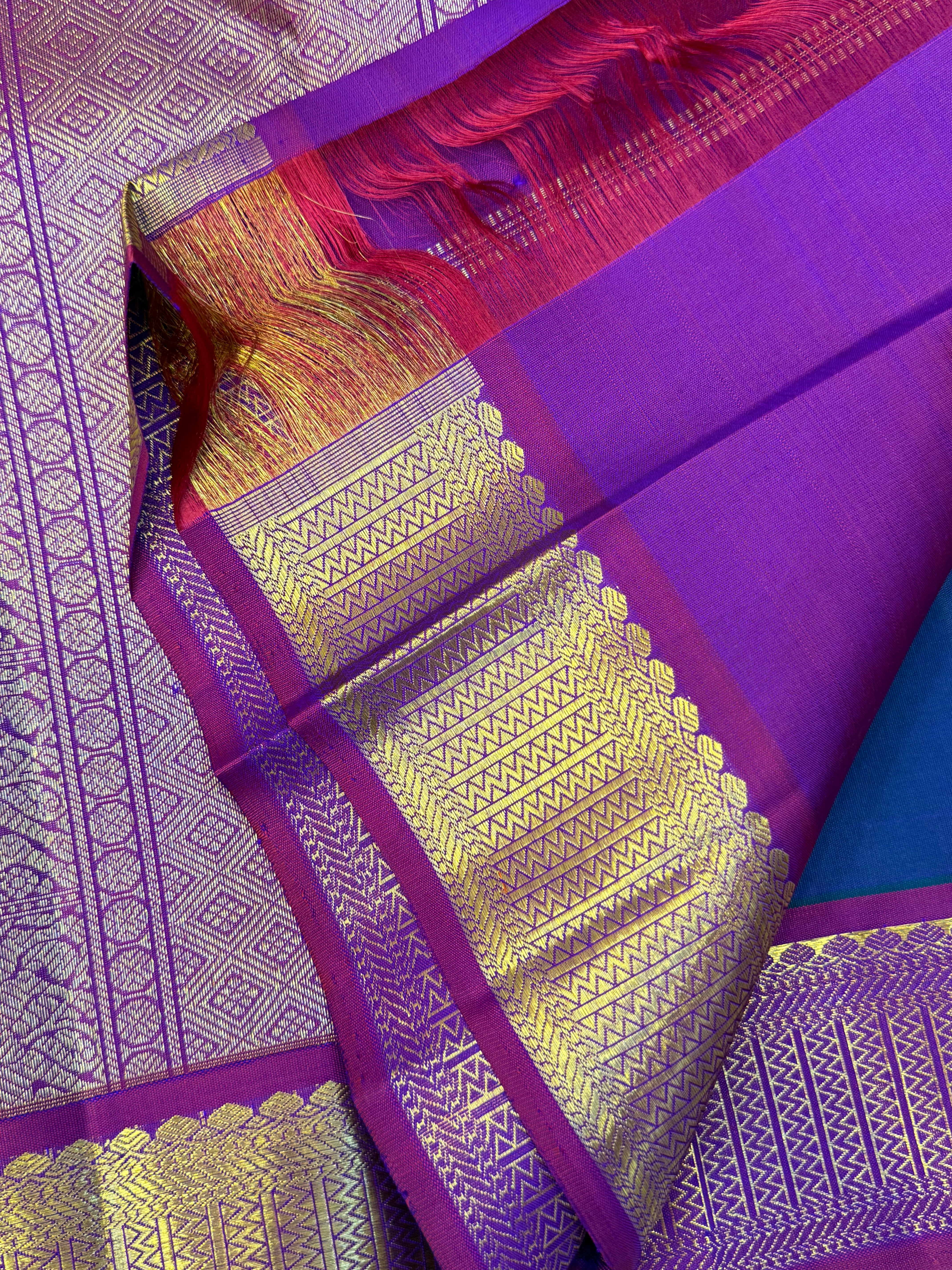 Kalyani : mayilkazhuthu vangi pet / kanjipuram silk