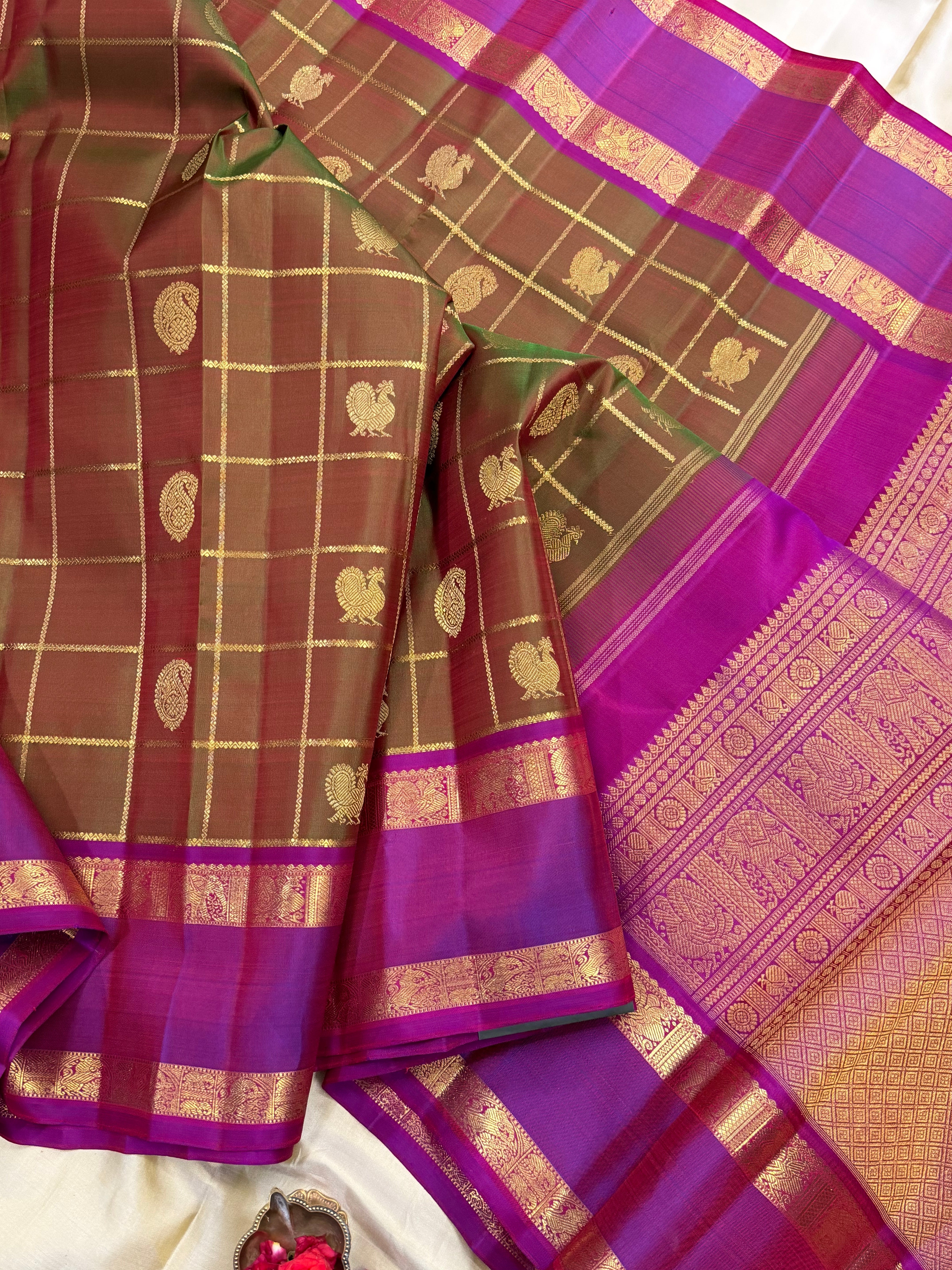 Mann : manthulir  Kattam earthy hues in pure Zari Kanjipuram silk