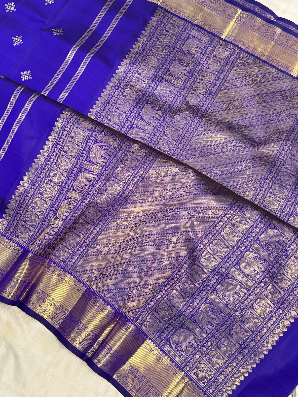 Deep purple Kolam Butta  / pure Zari Kanjipuram silk