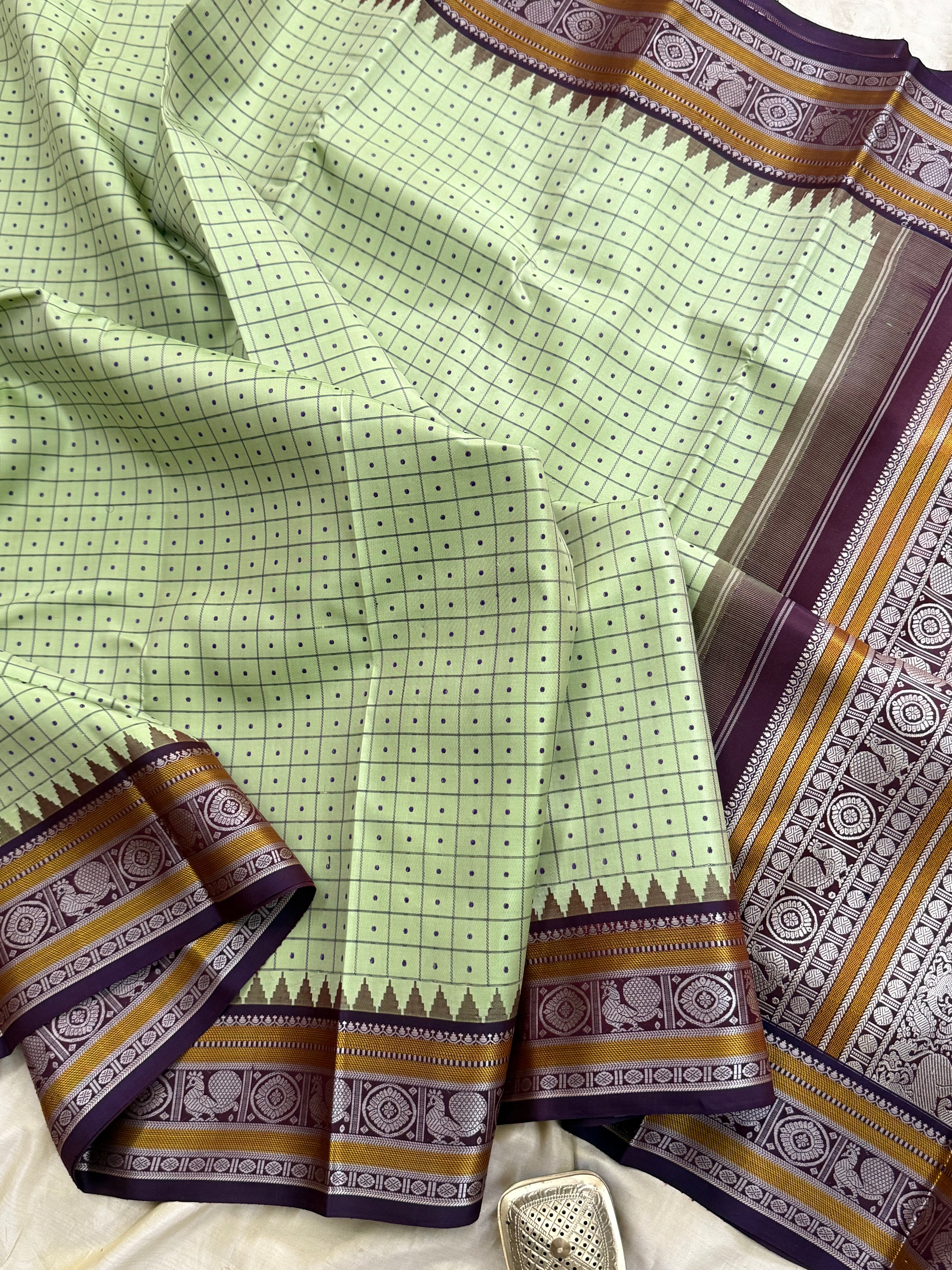 Pista green laksham Butta with temple border/CLSA10479