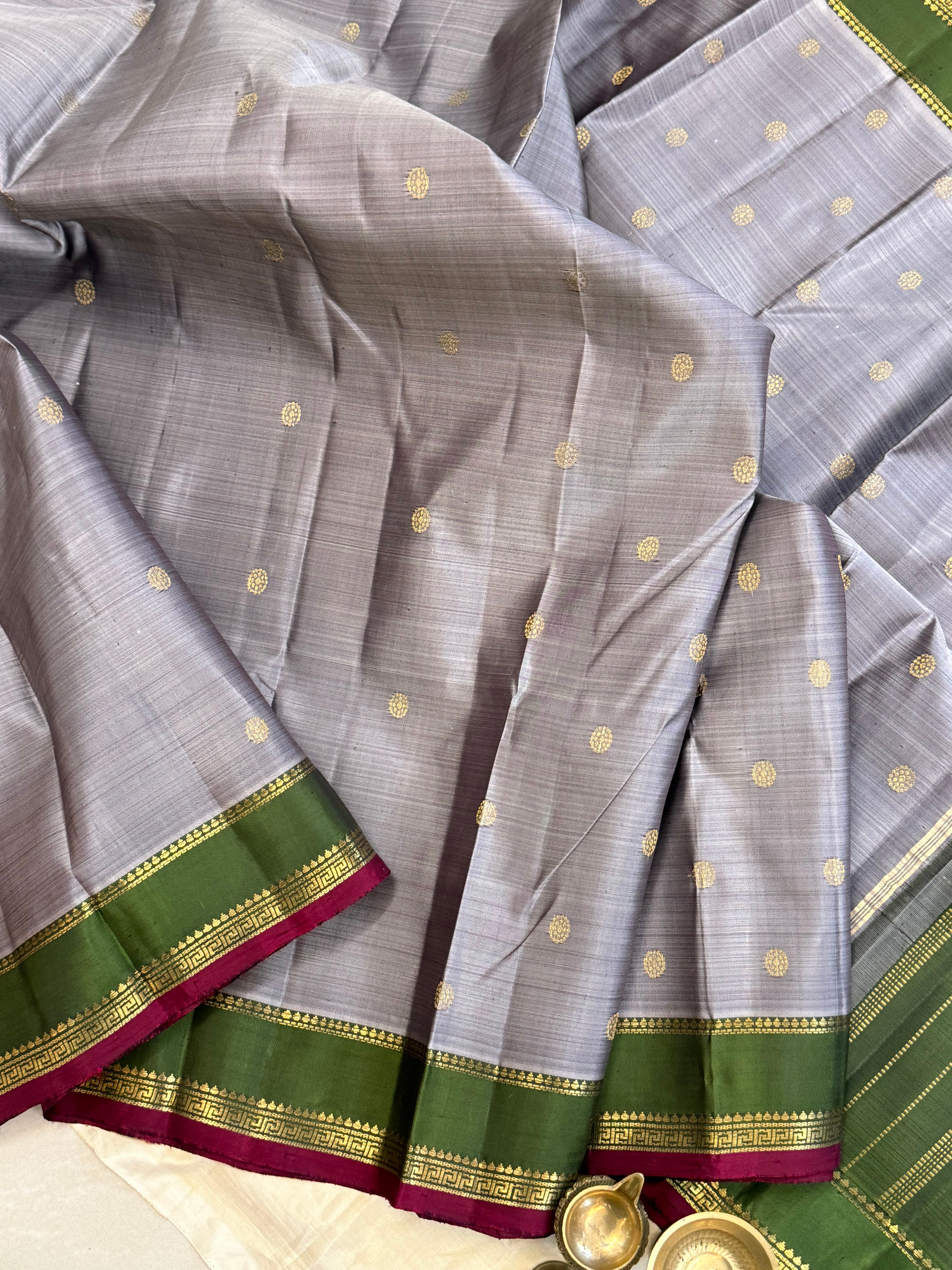 Grey and green rettapet border/ Kanjipuram silk