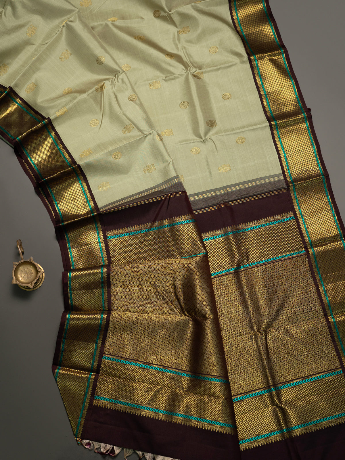 Dusky Elakai Korvai Kanjipuram Silk Saree CLSA11334