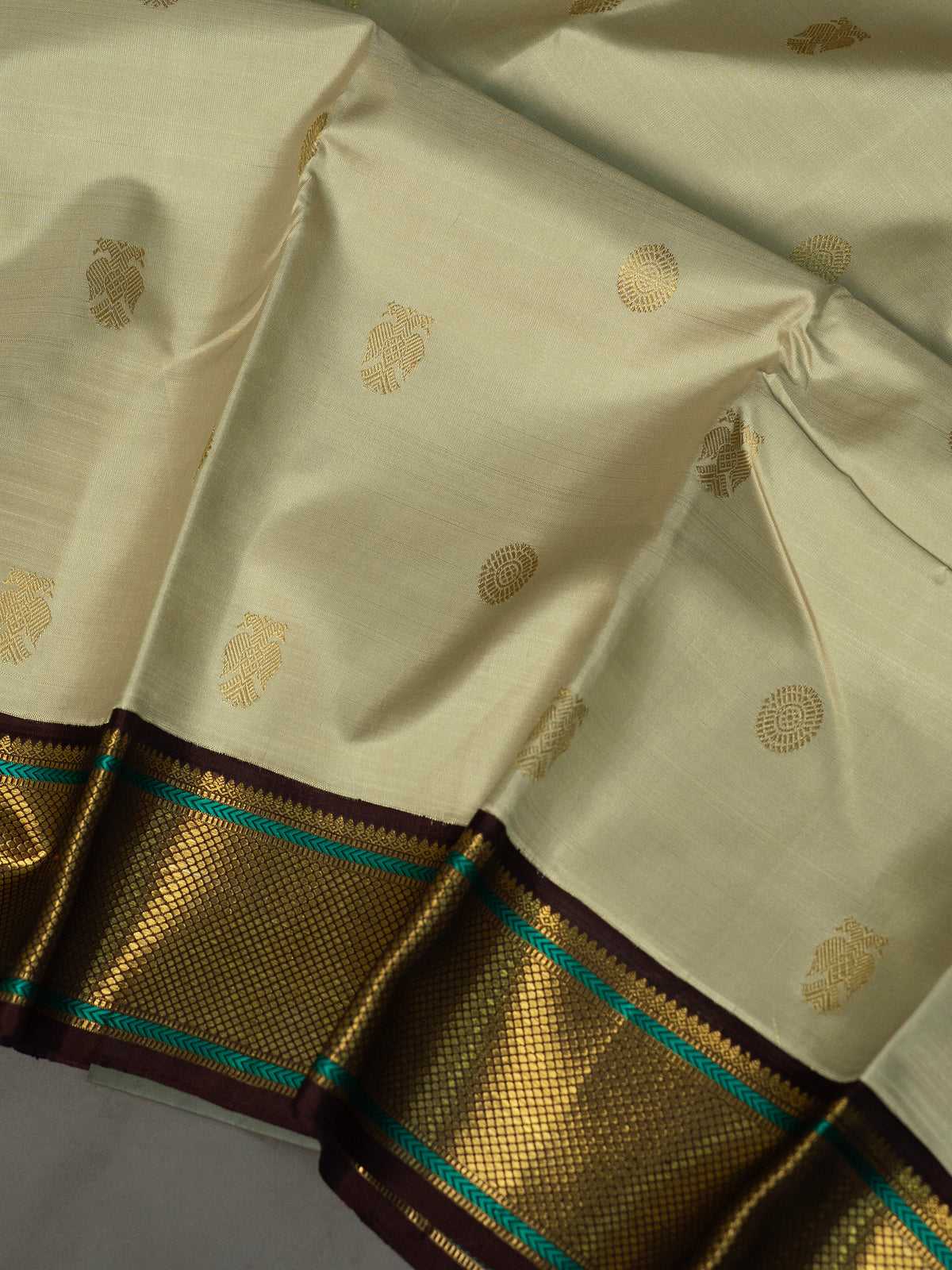 Dusky Elakai Korvai Kanjipuram Silk Saree CLSA11334