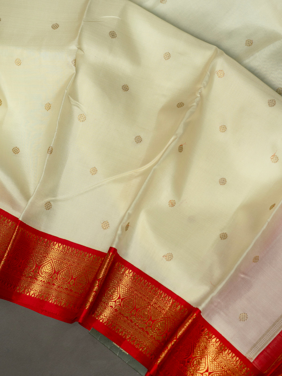 Off white jada Nagam pet Kanjipuram Silk Saree CLSA10387