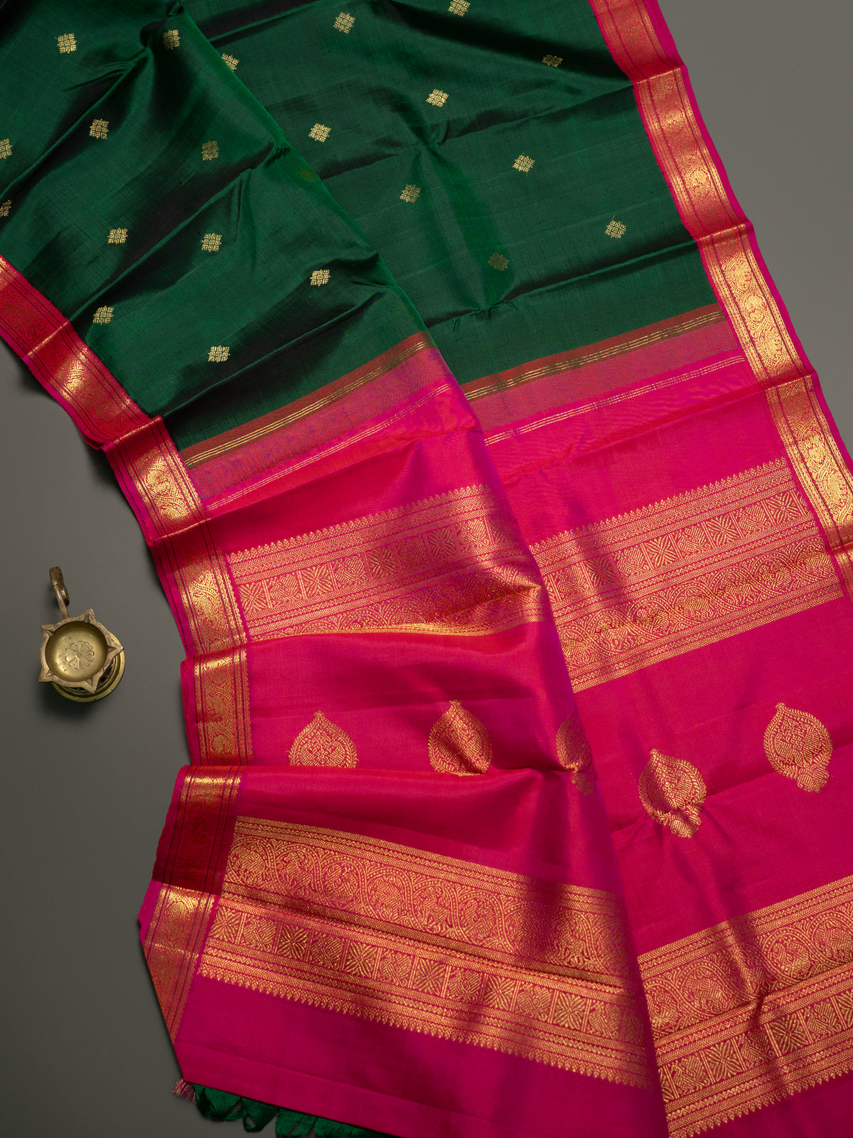 Dark green small border Korvai Kanjipuram Silk Saree CLSA11317