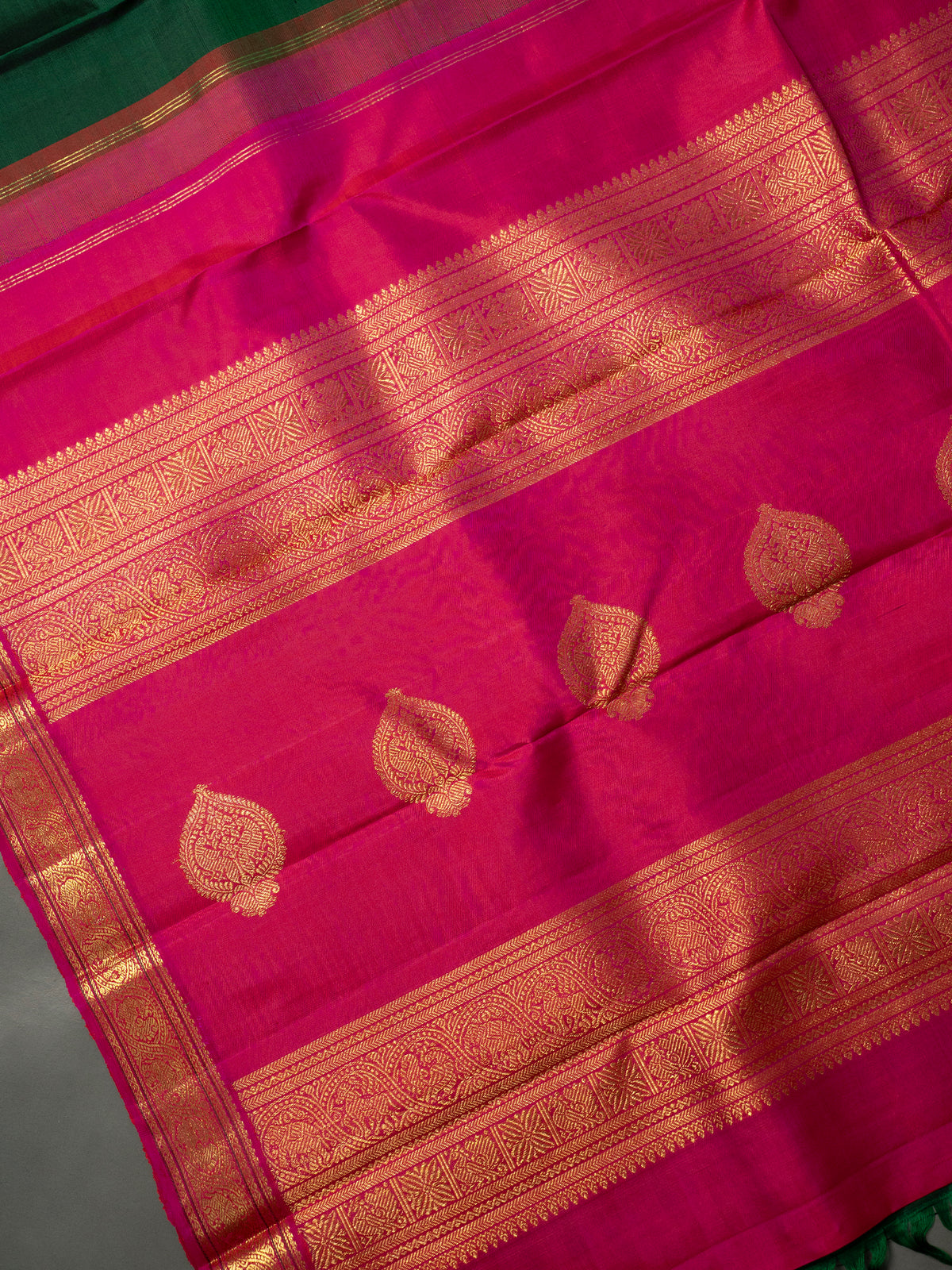 Dark green small border Korvai Kanjipuram Silk Saree CLSA11317