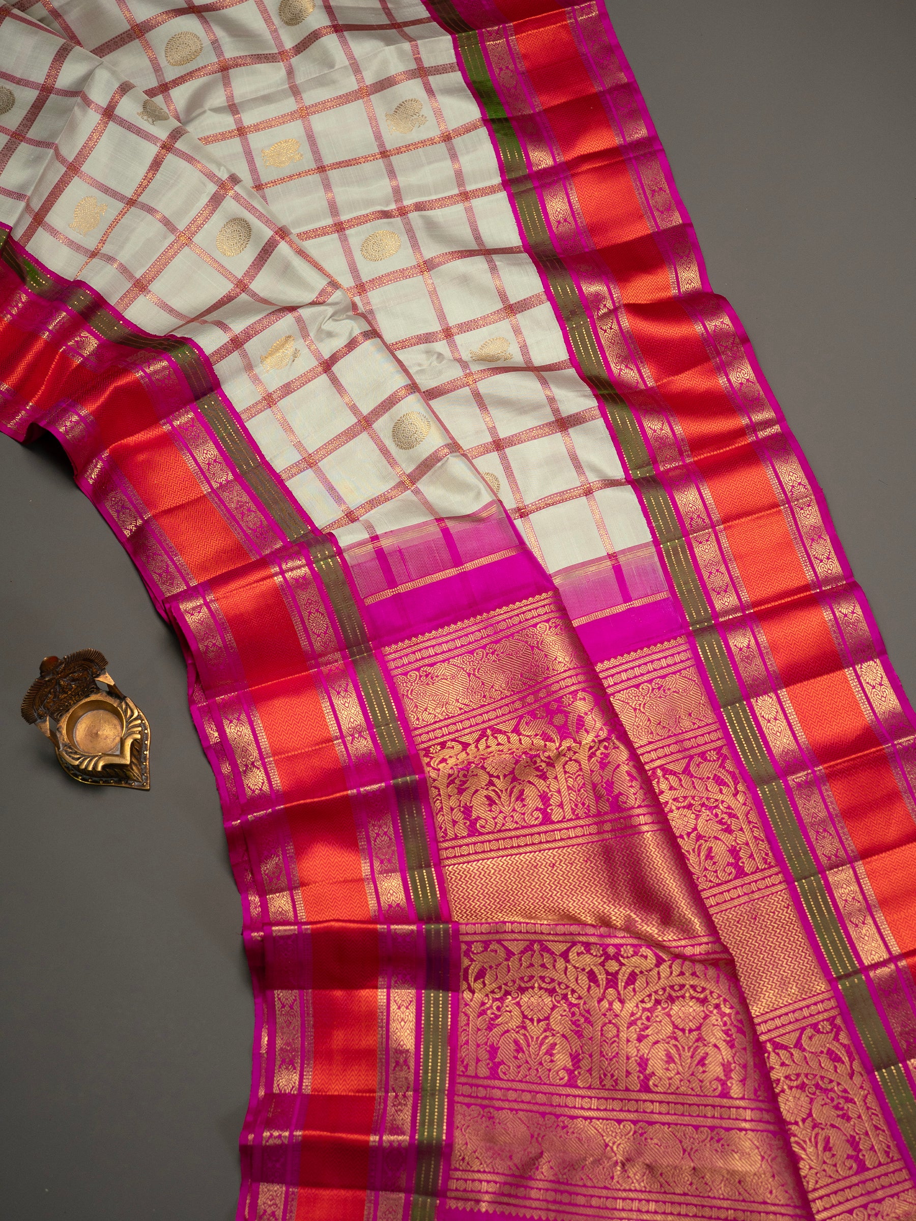 Vintage revival kattam Butta Kanjipuram Silk Saree CLSA11025