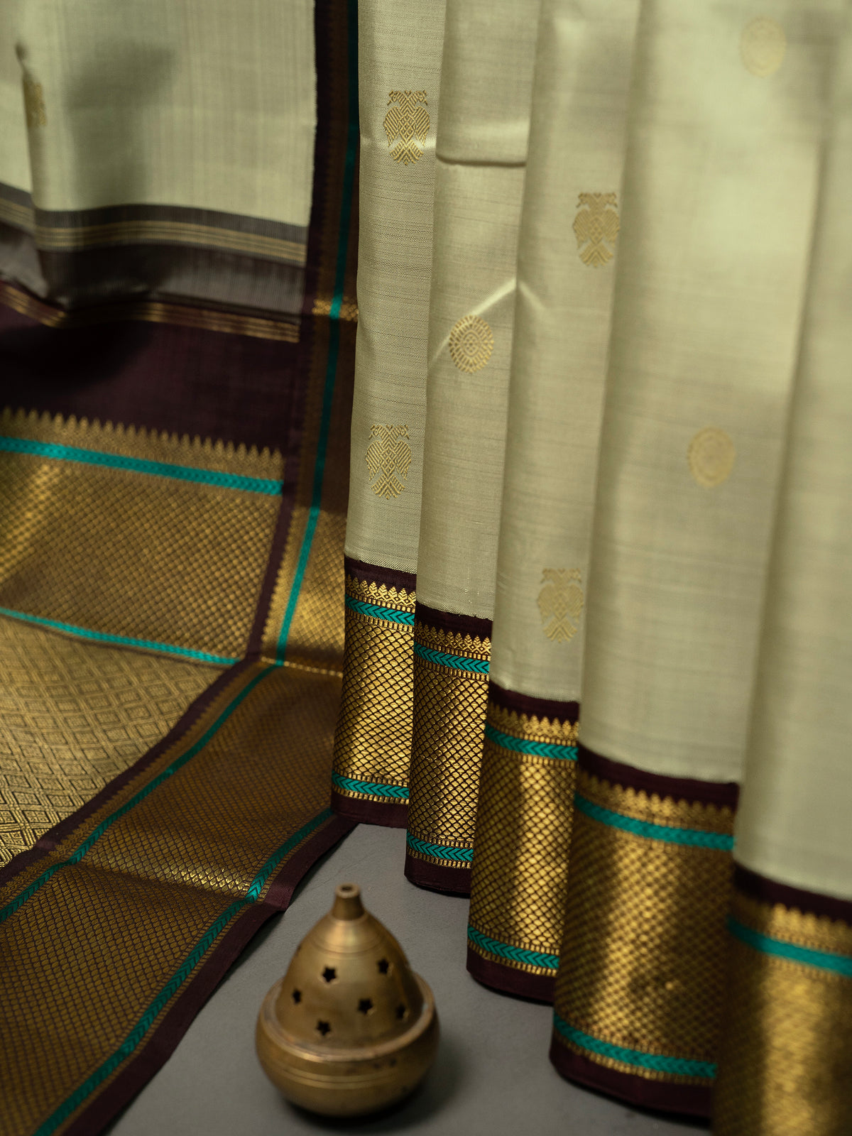 Dusky Elakai Korvai Kanjipuram Silk Saree CLSA11334