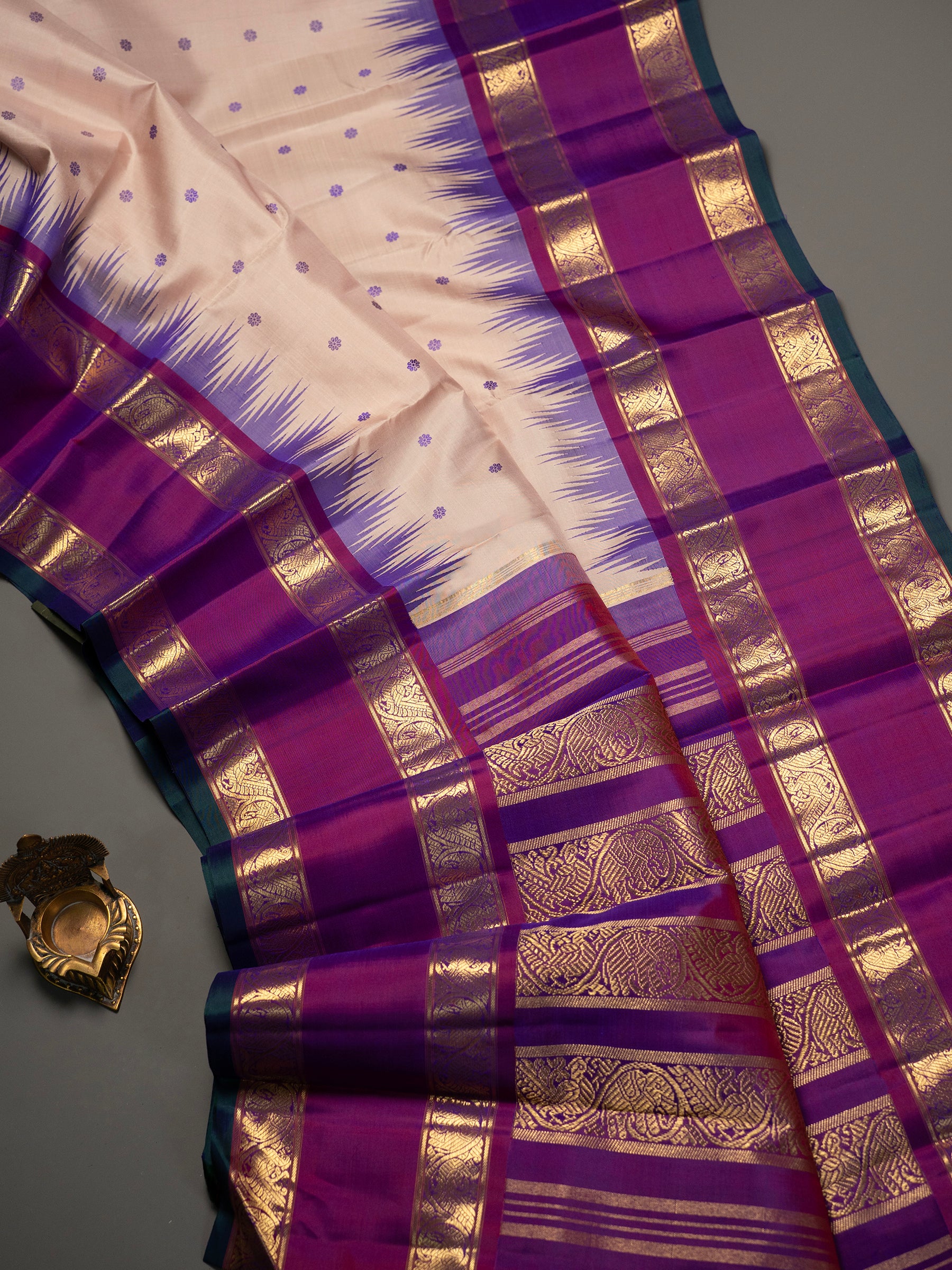 Vintage revival thazhamboo rekku Kanjipuram Silk Saree CLSA11053