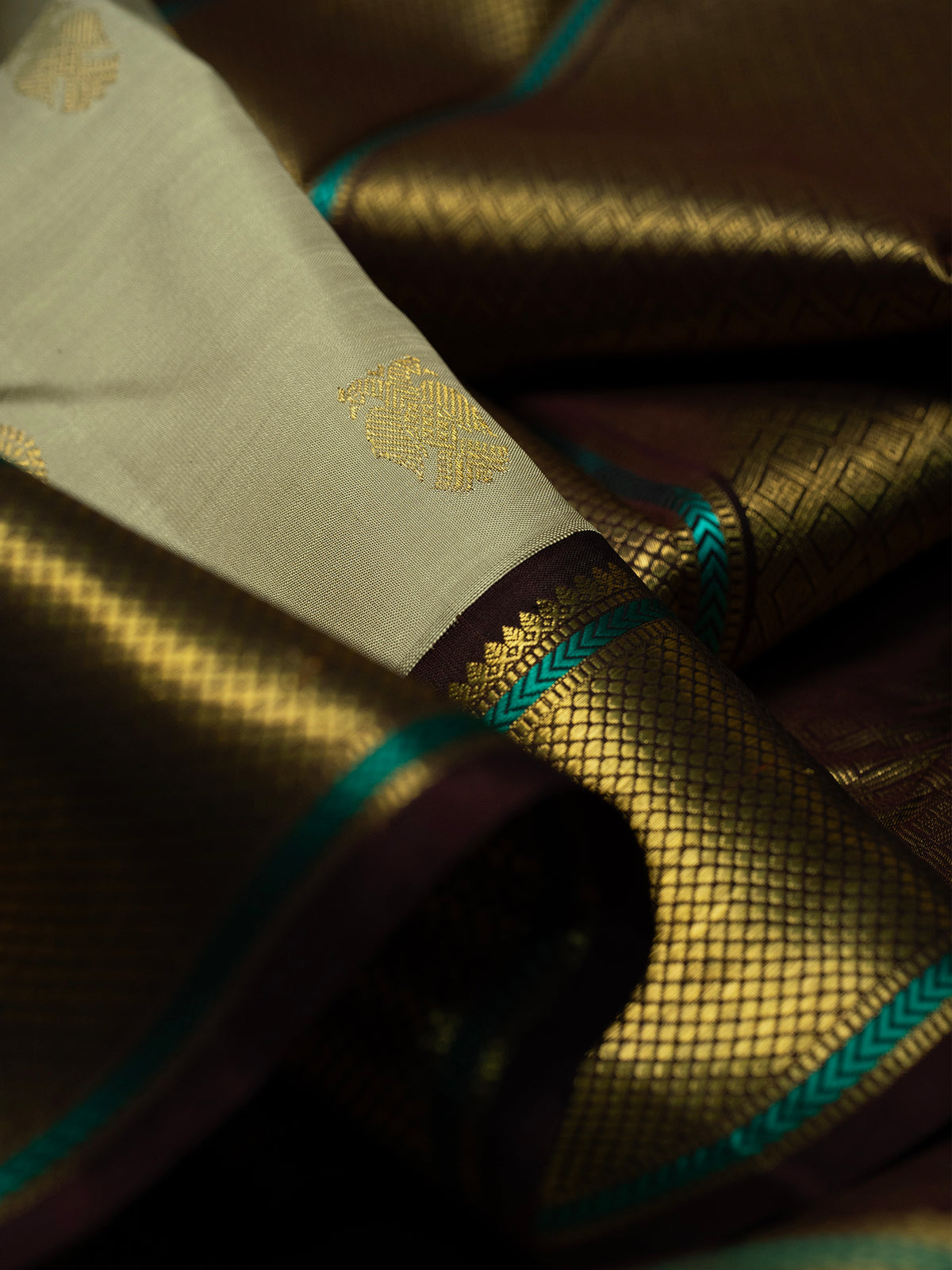 Dusky Elakai Korvai Kanjipuram Silk Saree CLSA11334