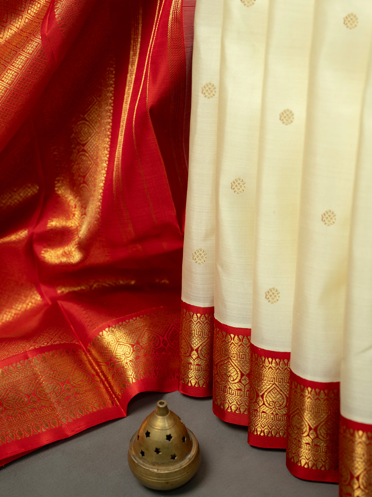 Off white jada Nagam pet Kanjipuram Silk Saree CLSA10387