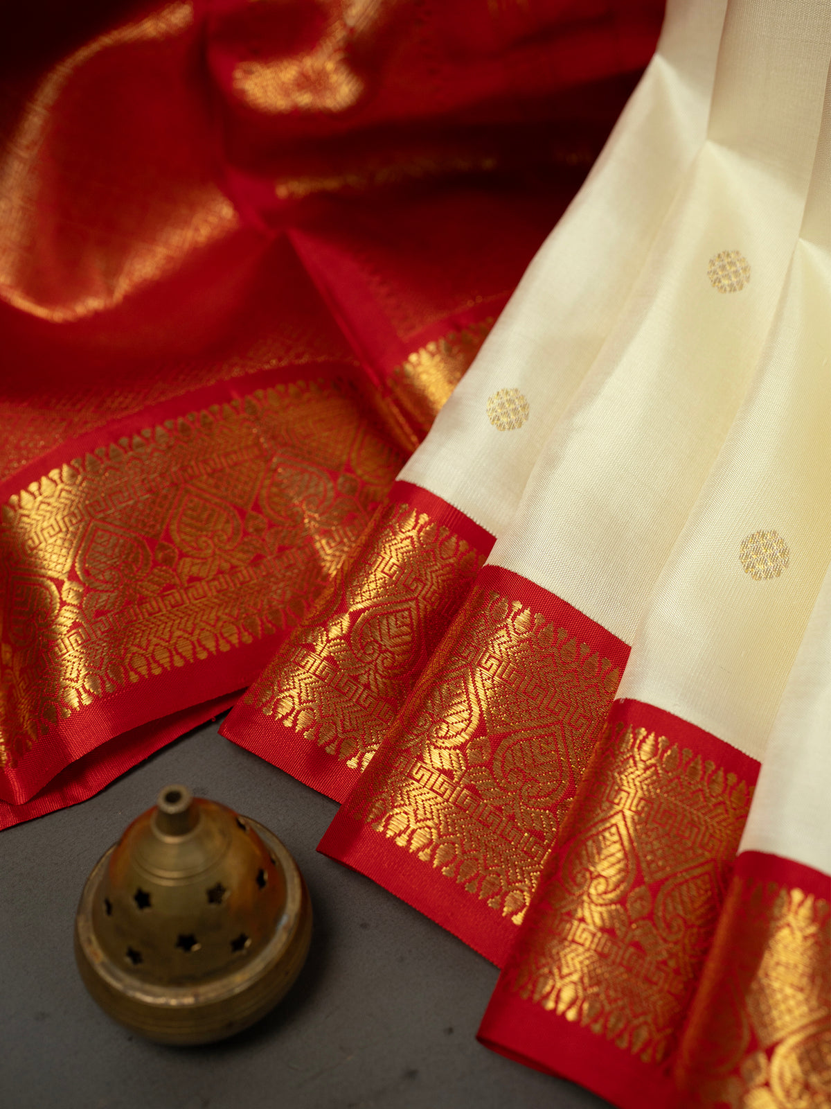 Off white jada Nagam pet Kanjipuram Silk Saree CLSA10387