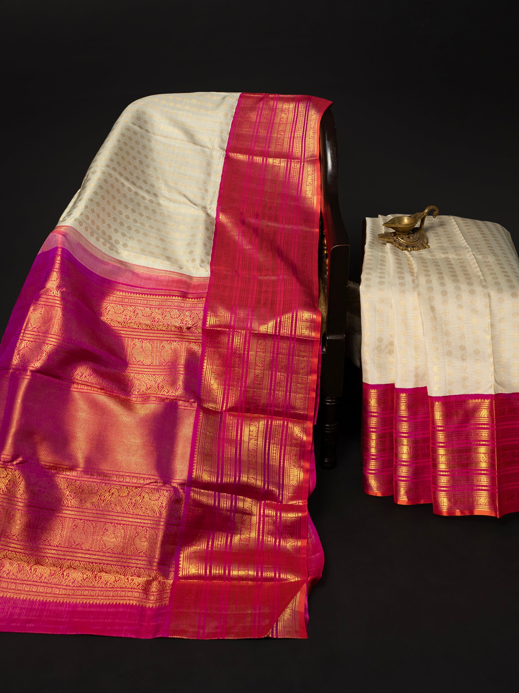 Off white zari butta and varisapet border kai korvai/ Kanjipuram Saree CLSA3776