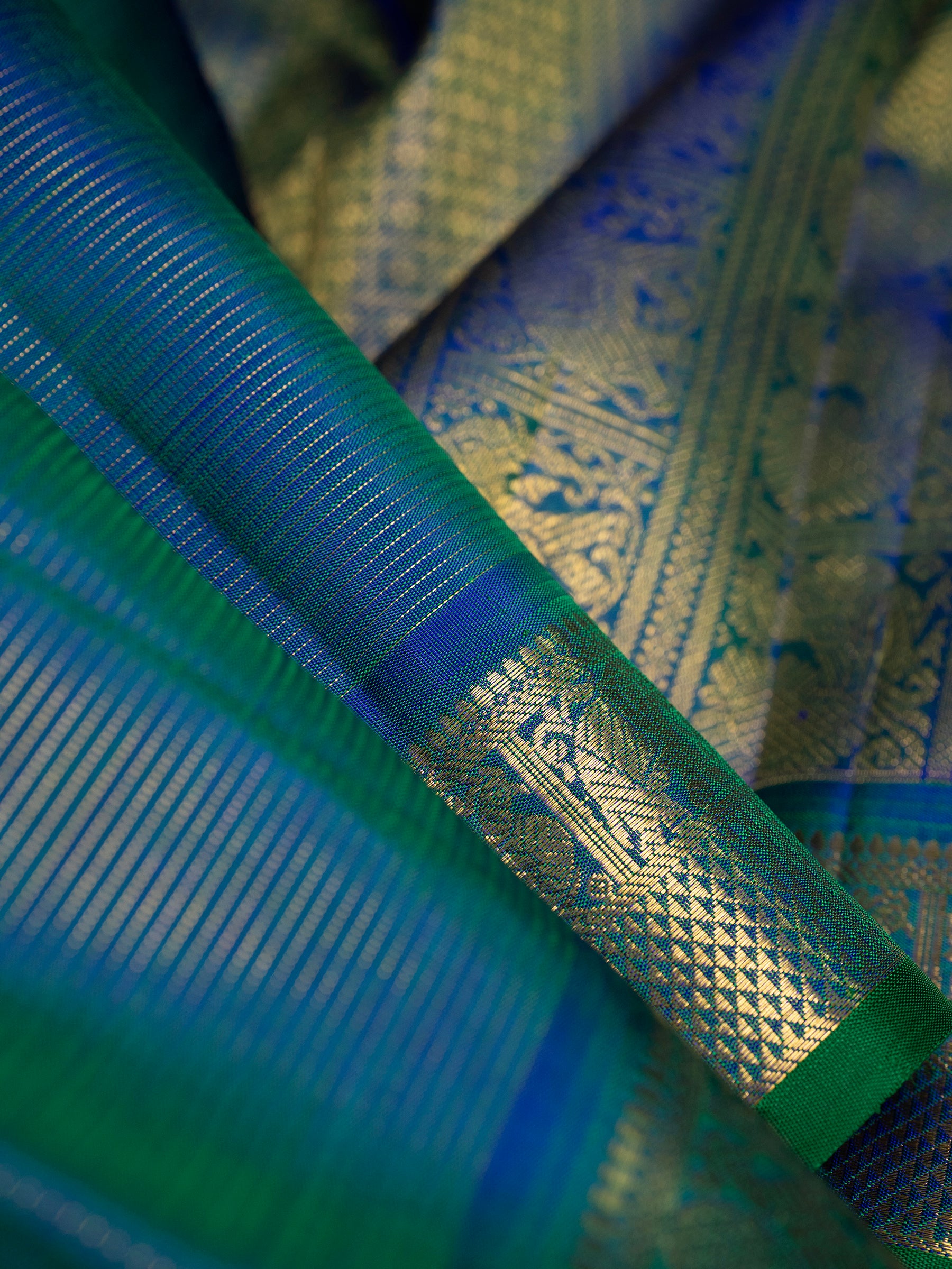 Mayilkazhuthu vairaoosi Kanjipuram Silk Saree CLSA10988