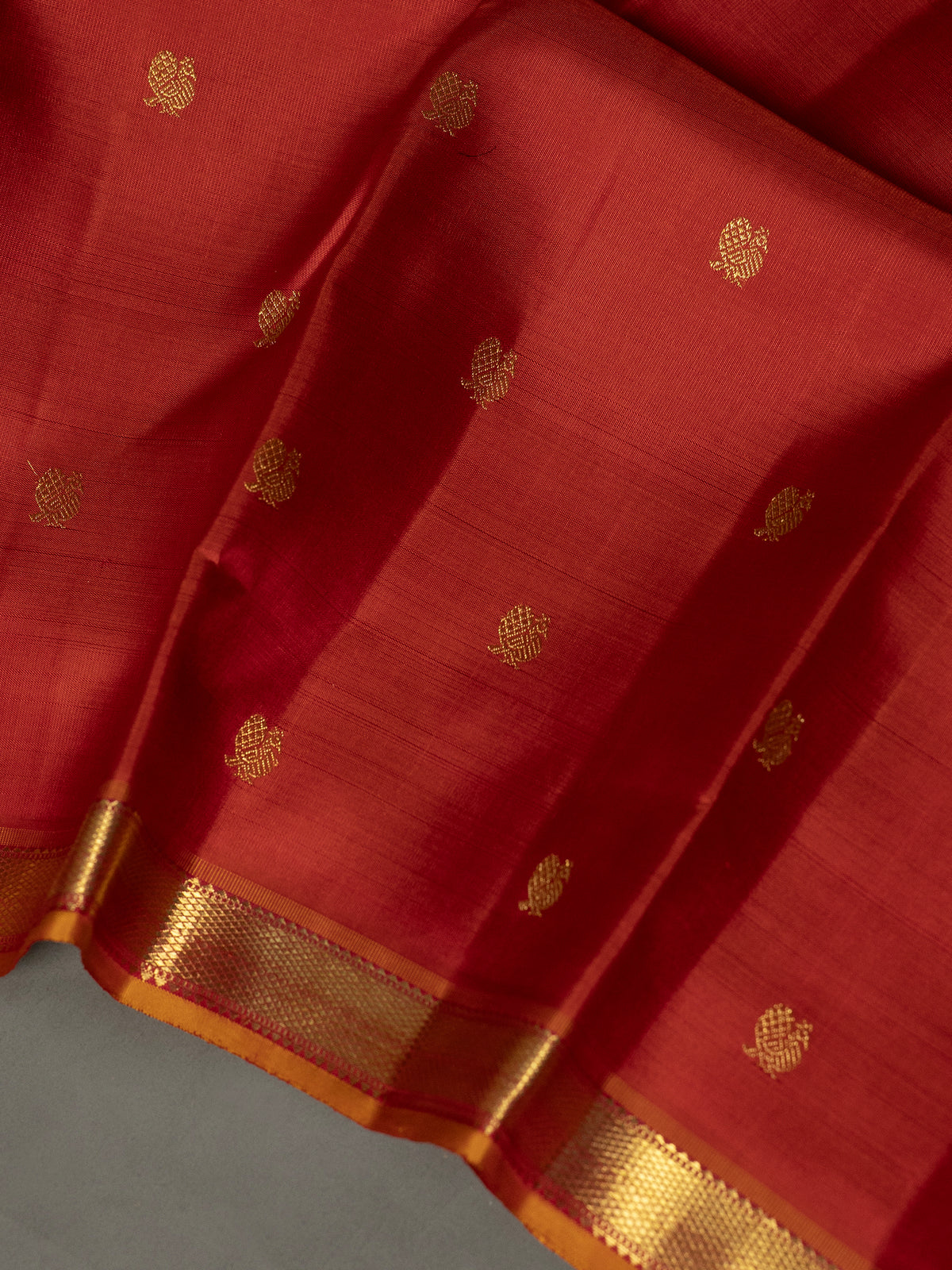 Reddish orange small border and unique pallu/ Kanjipuram Silk Saree CLSA11742