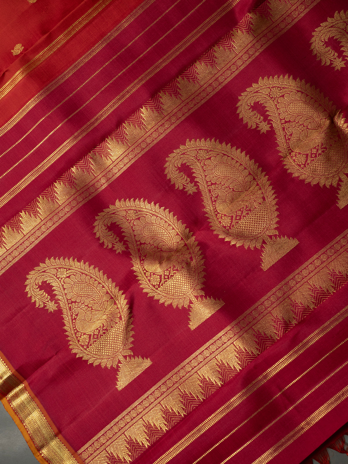 Reddish orange small border and unique pallu/ Kanjipuram Silk Saree CLSA11742