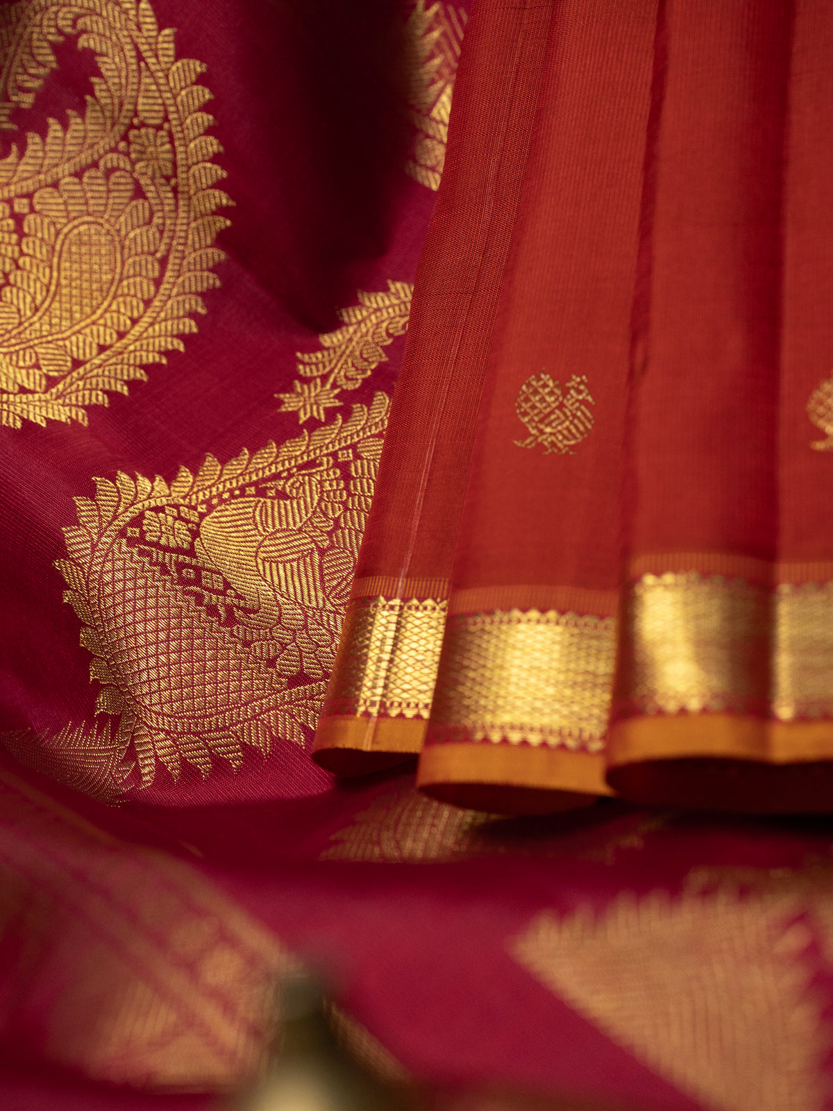 Reddish orange small border and unique pallu/ Kanjipuram Silk Saree CLSA11742