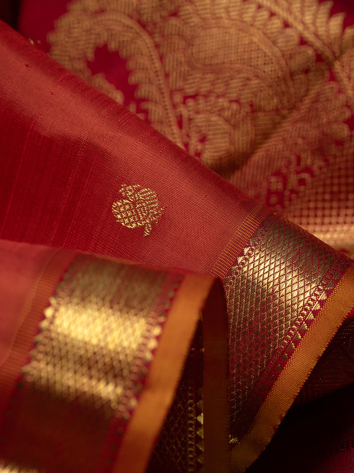Reddish orange small border and unique pallu/ Kanjipuram Silk Saree CLSA11742