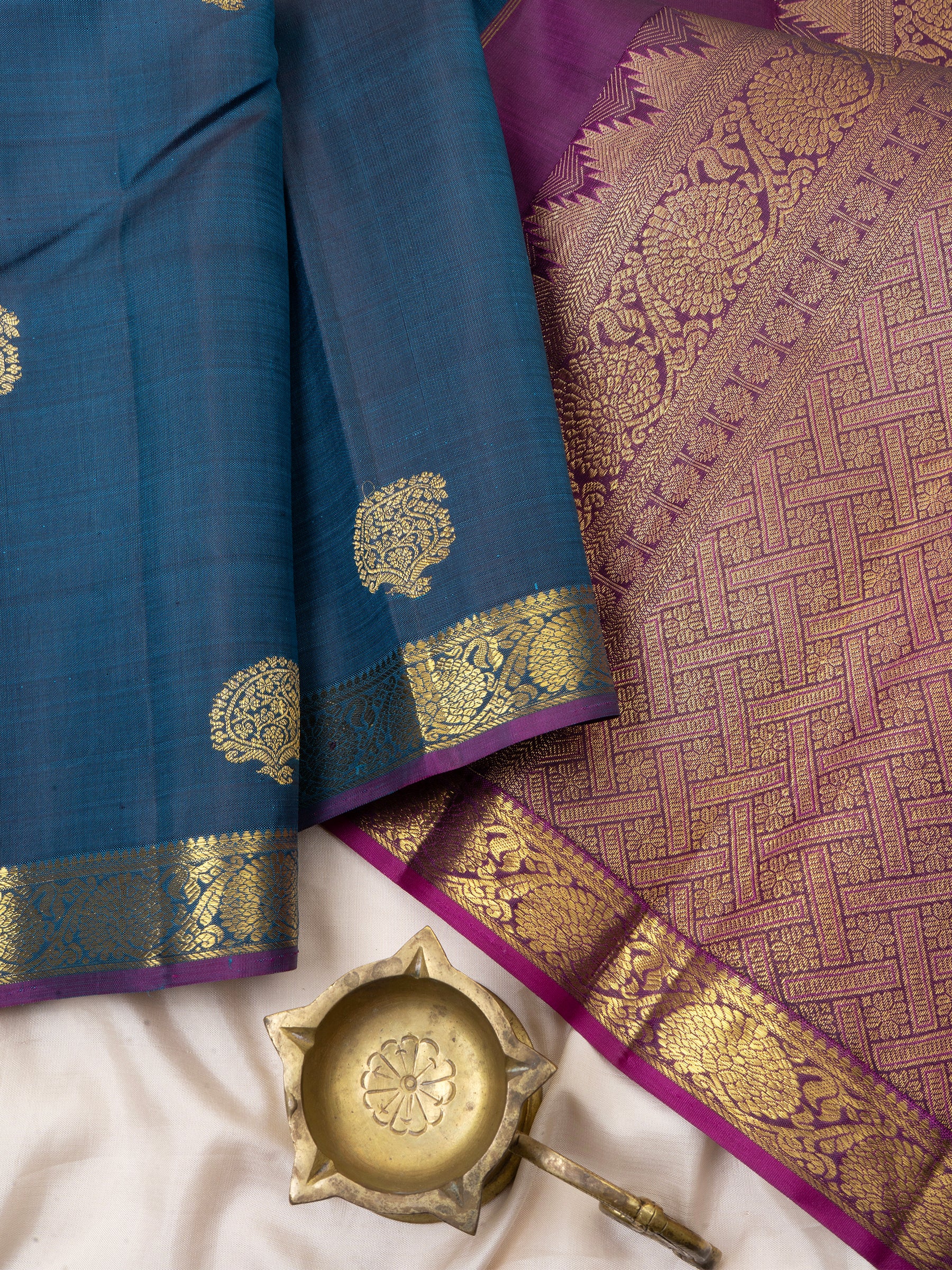 Mayilkazhuthu and purple small border/ Arani silk CLSA4276