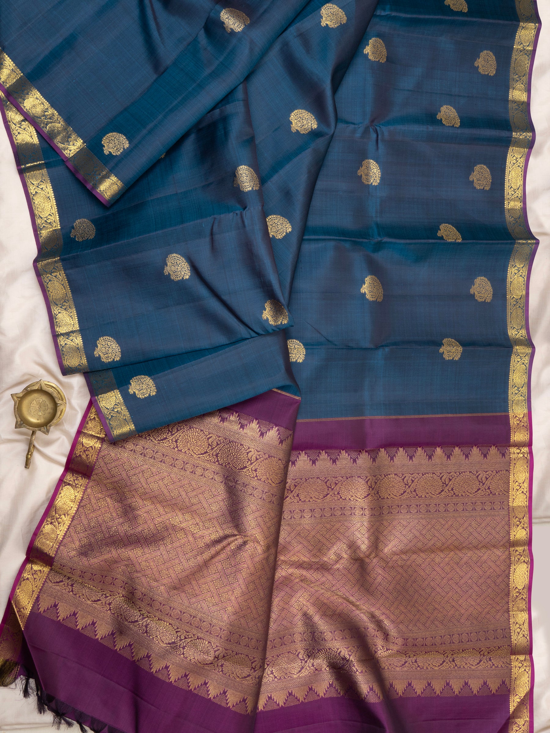 Mayilkazhuthu and purple small border/ Arani silk CLSA4276