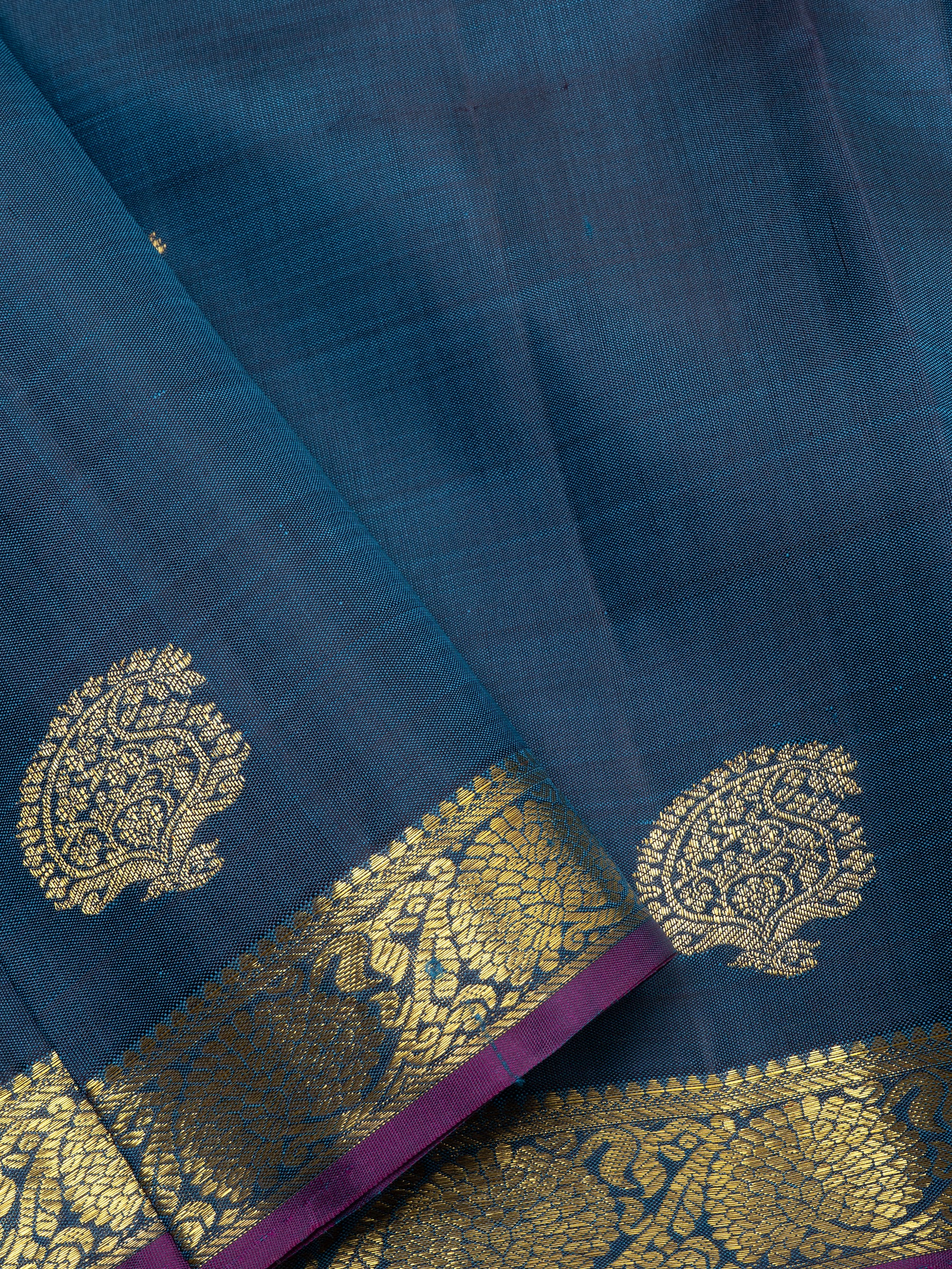 Mayilkazhuthu and purple small border/ Arani silk CLSA4276