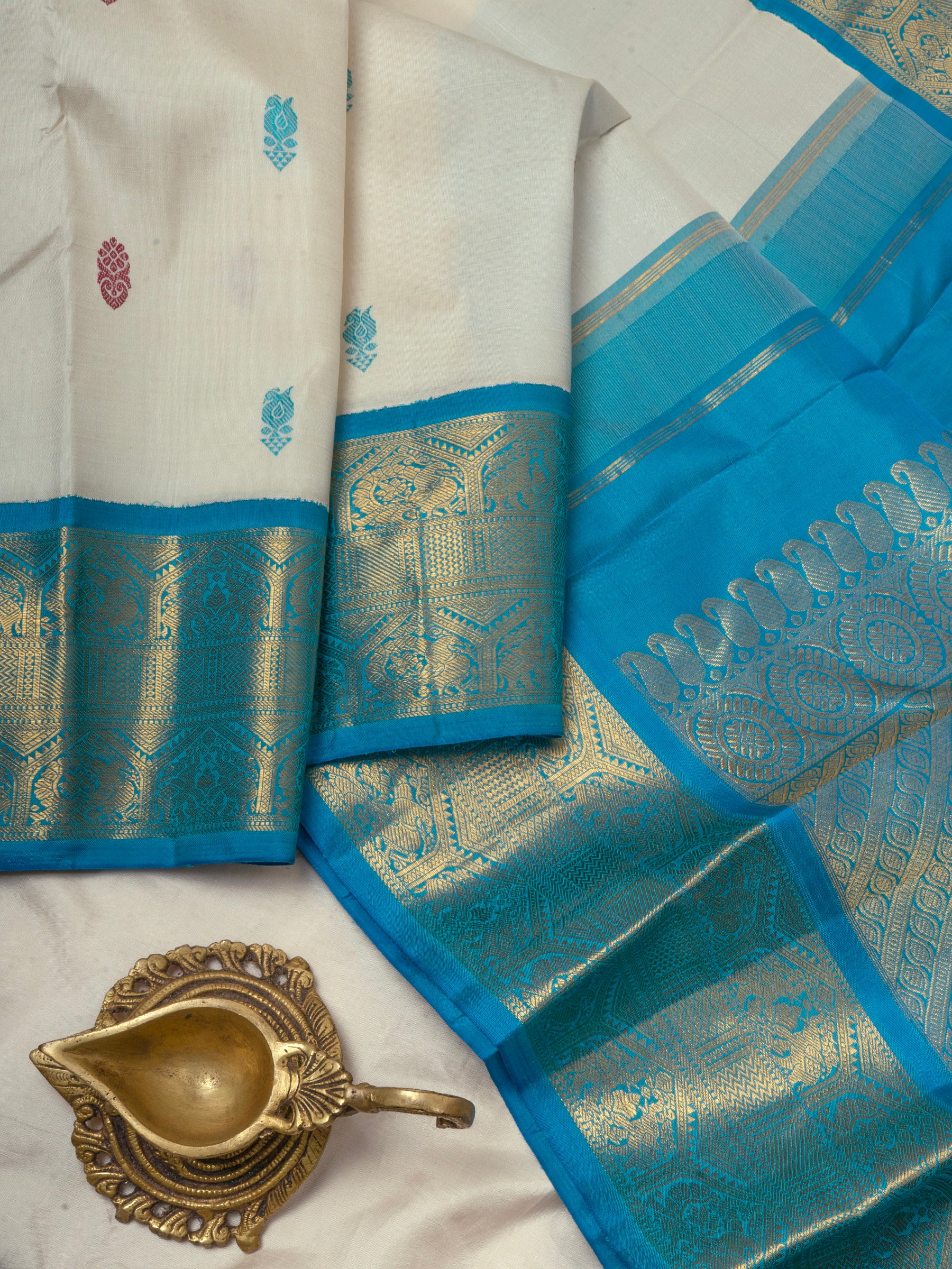 Offwhite and seablue korvai thread butta / Arani silk CLSA5795