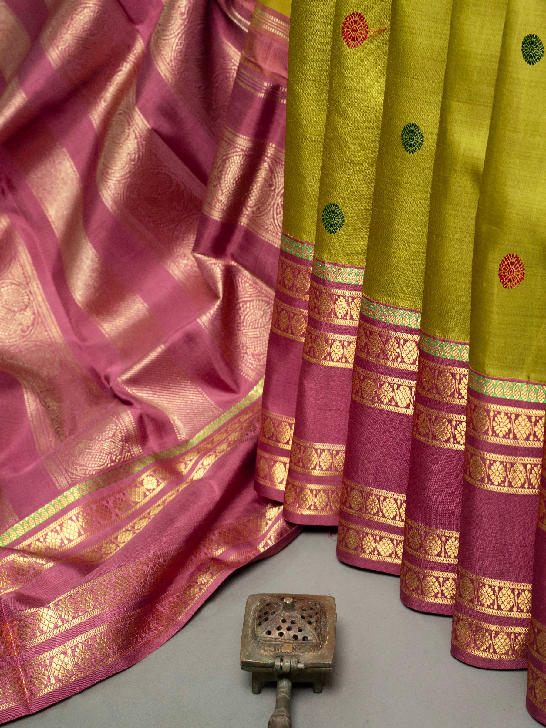 Vintage olive green retta pet Kanjipuram Silk Saree CLSA4657