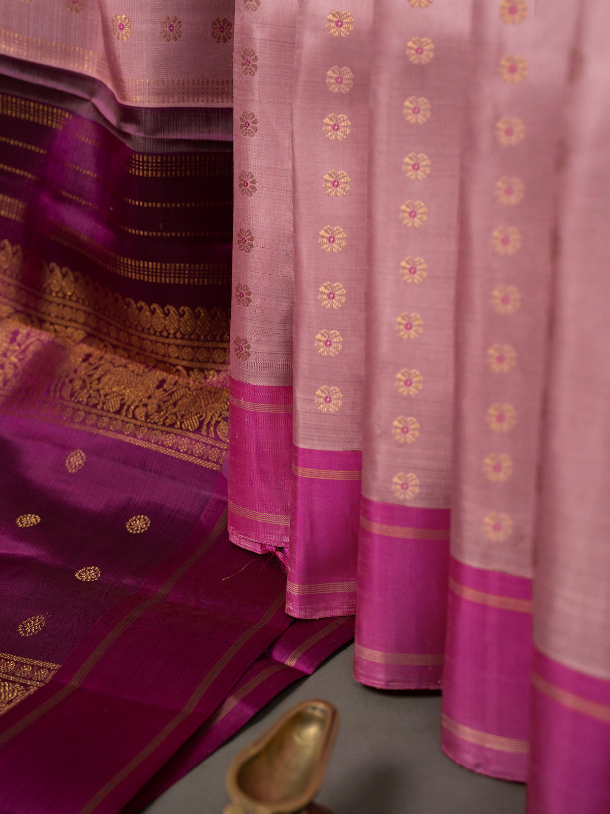 Light pink meenakari Thodar Butta /:Kanjipuram Silk Saree CLSA9629